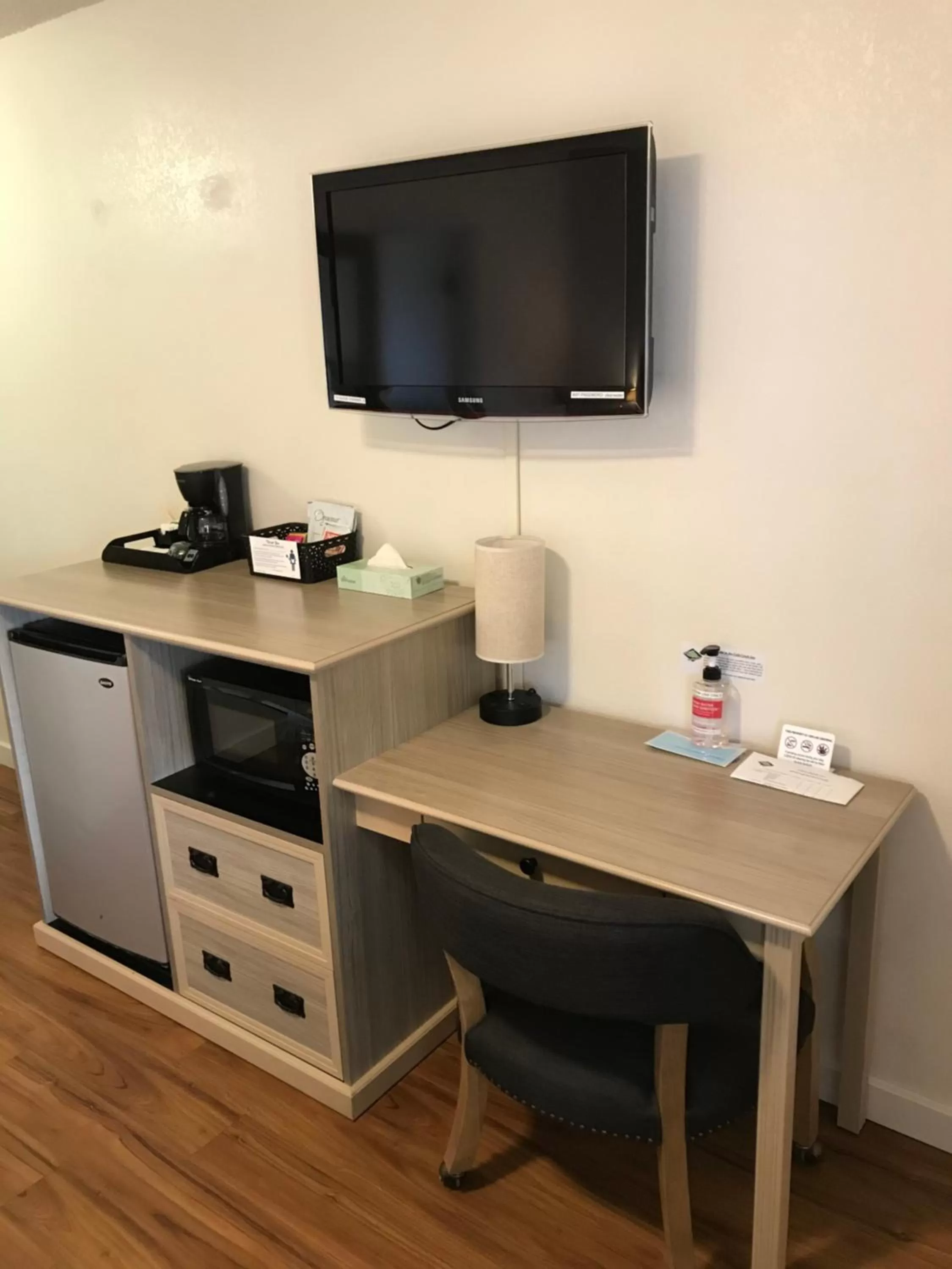 Deluxe Queen Room in Cold Creek Inn