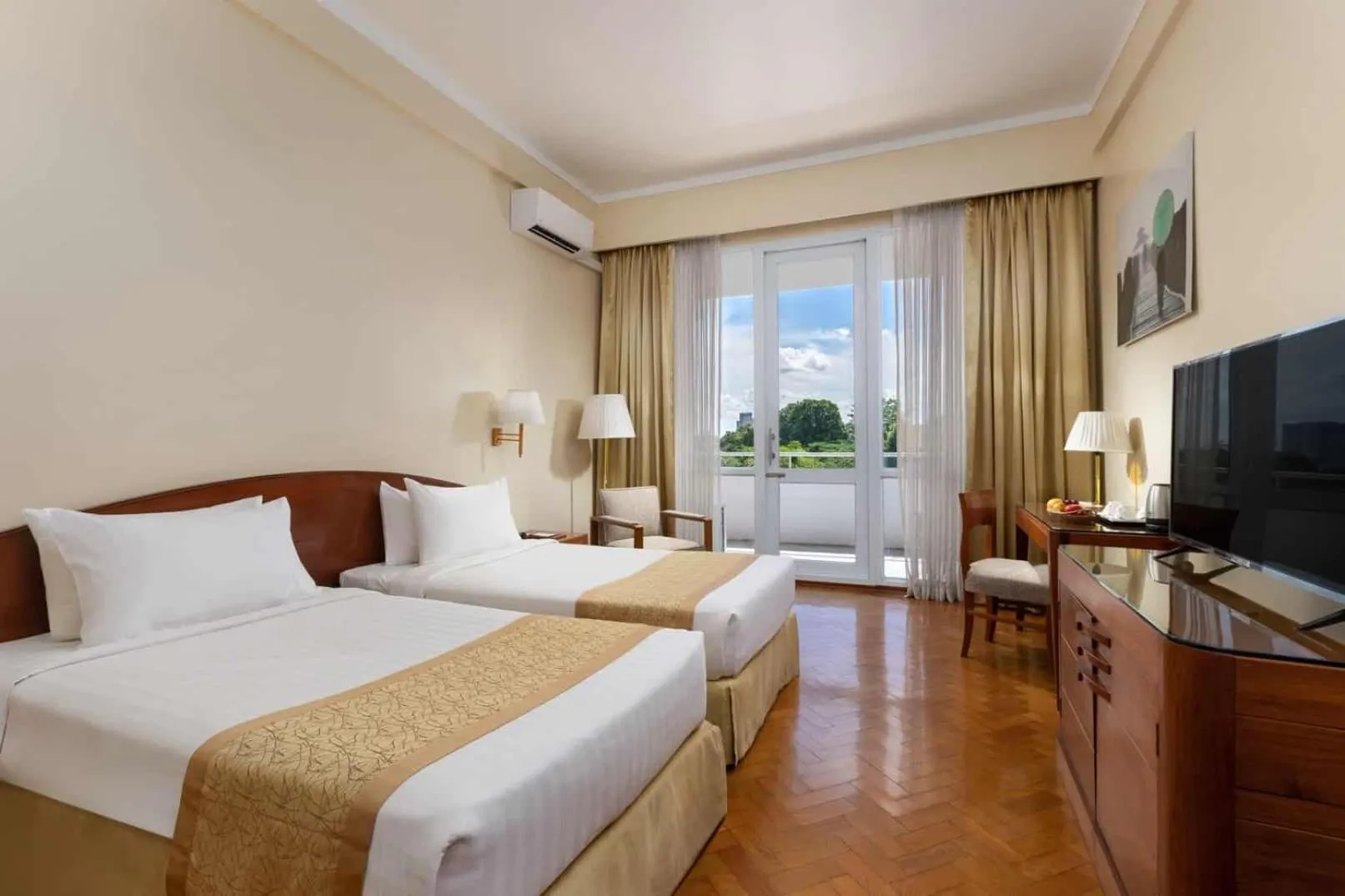 Superior Twin Room in Inya Lake Hotel Yangon