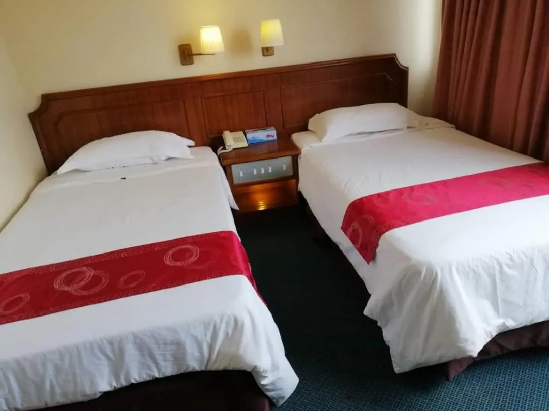 Superior Twin Room in Pacific Orient Hotel ( 凯富大酒店 )