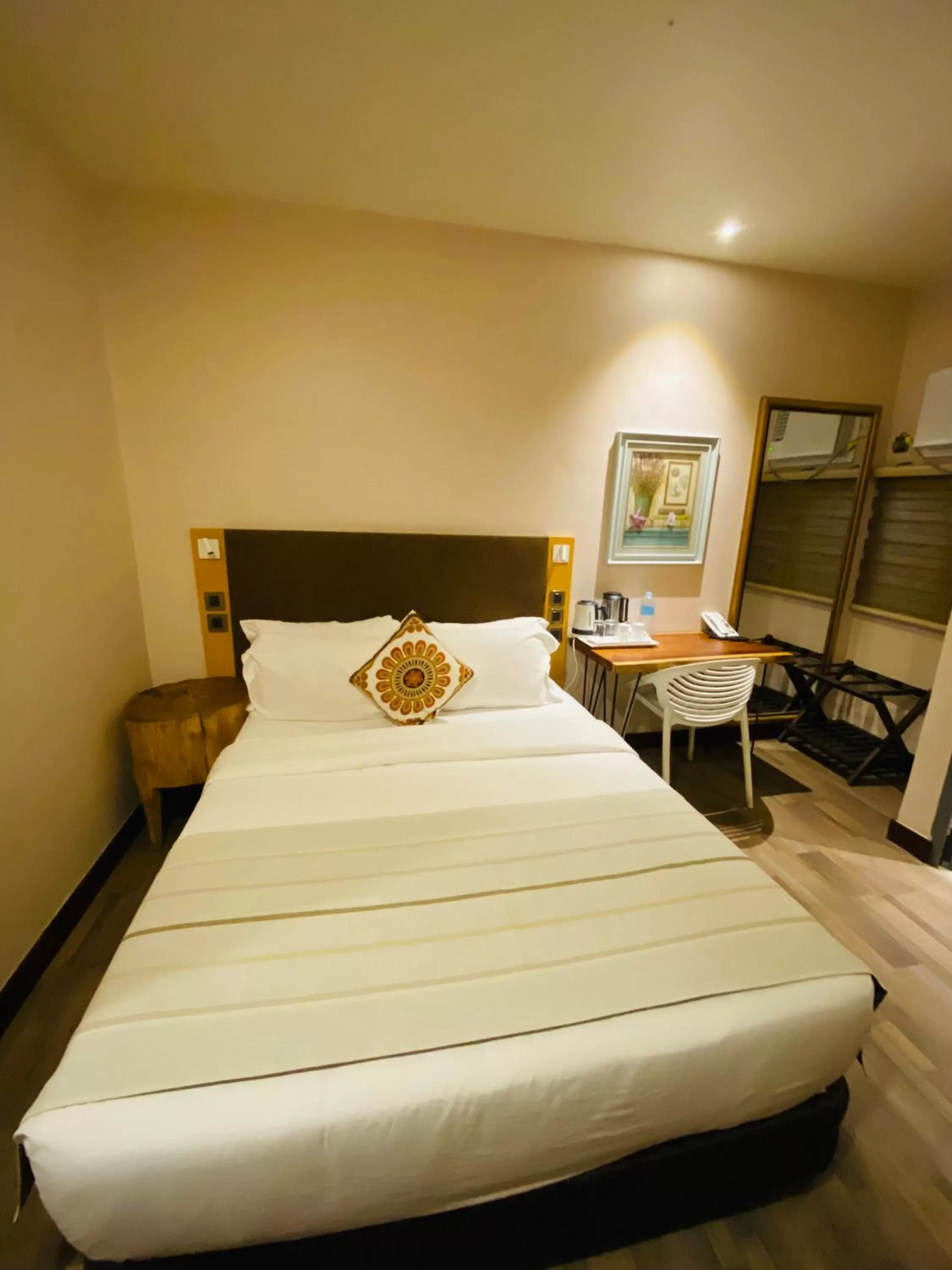 Budget Double Room in Cuna Hotel