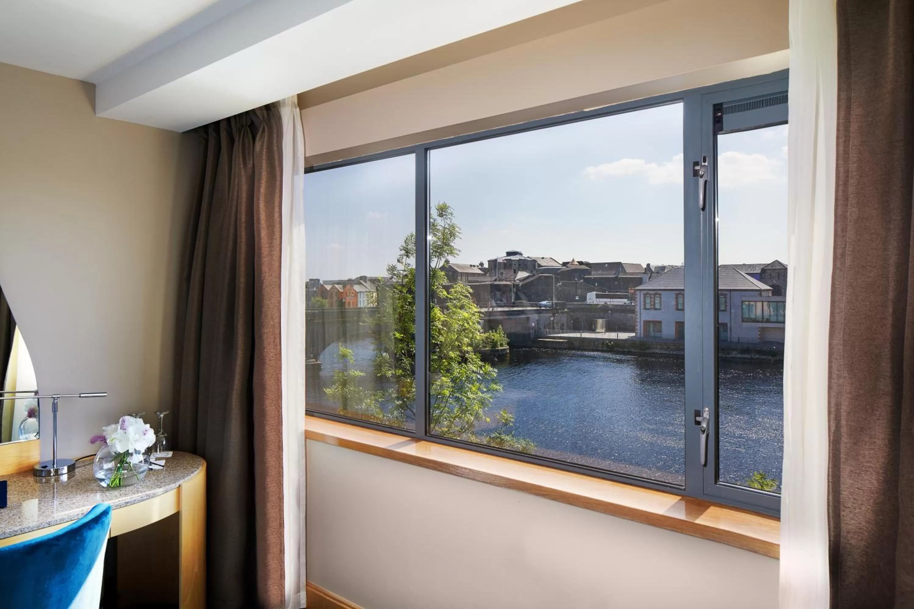Superior Room with River view in Radisson Blu Hotel, Athlone