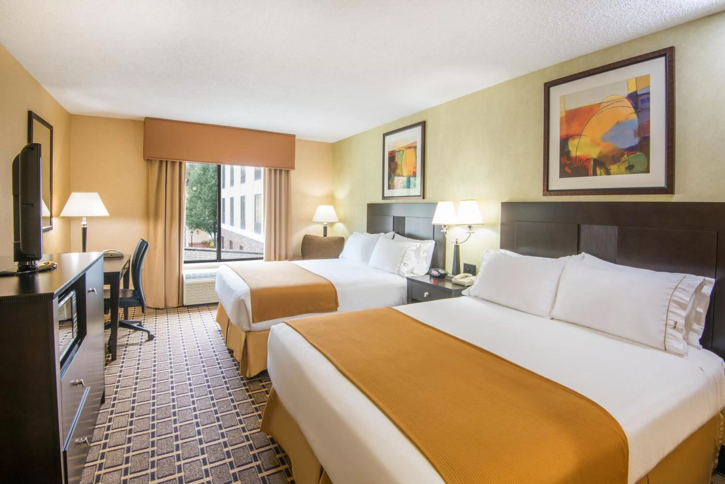 Standard Queen Room with Two Queen Beds in Holiday Inn Express & Suites - Sharon-Hermitage by IHG