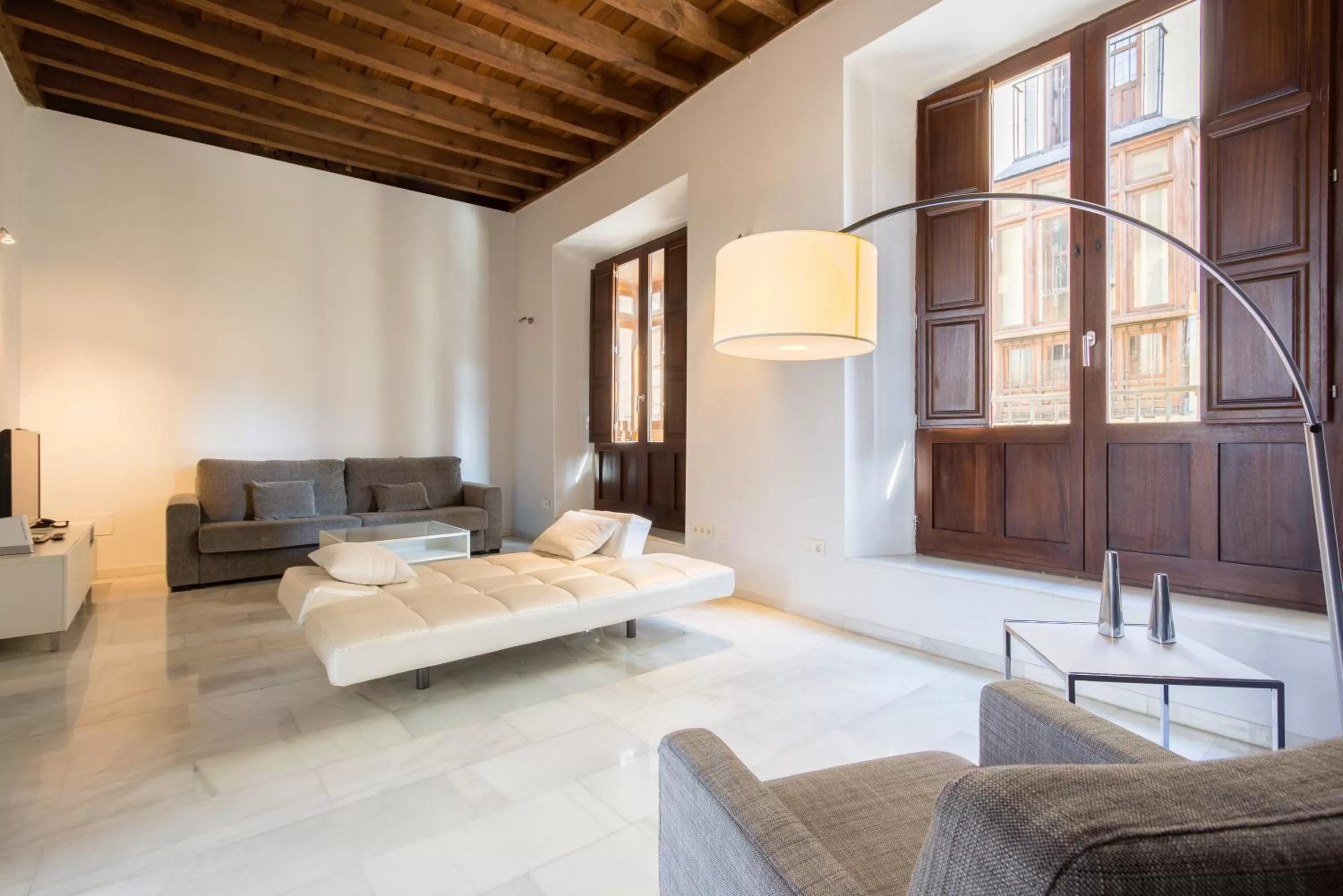 Superior One-Bedroom Apartment in tuGuest Elvira Suites