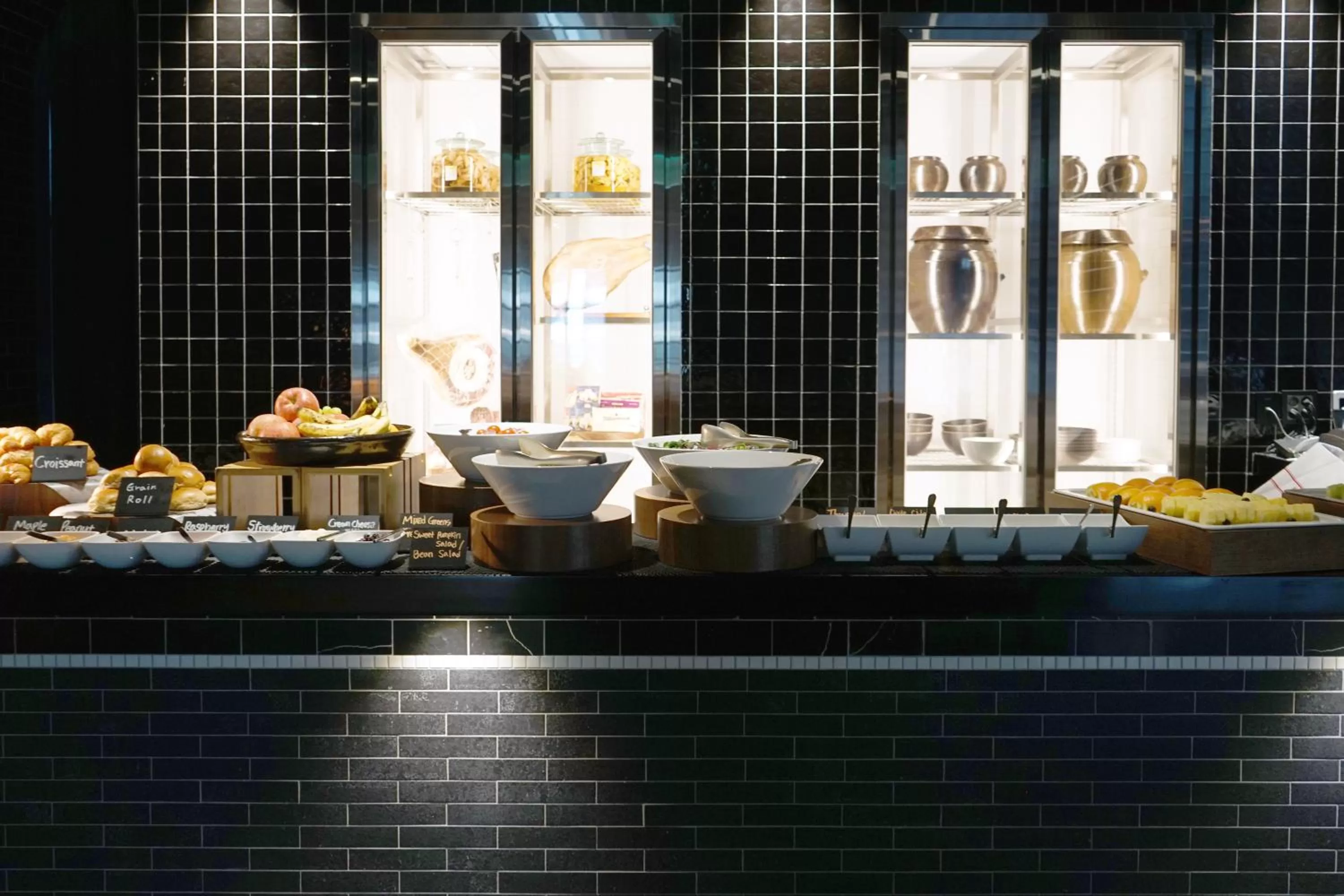 RYSE, Autograph Collection