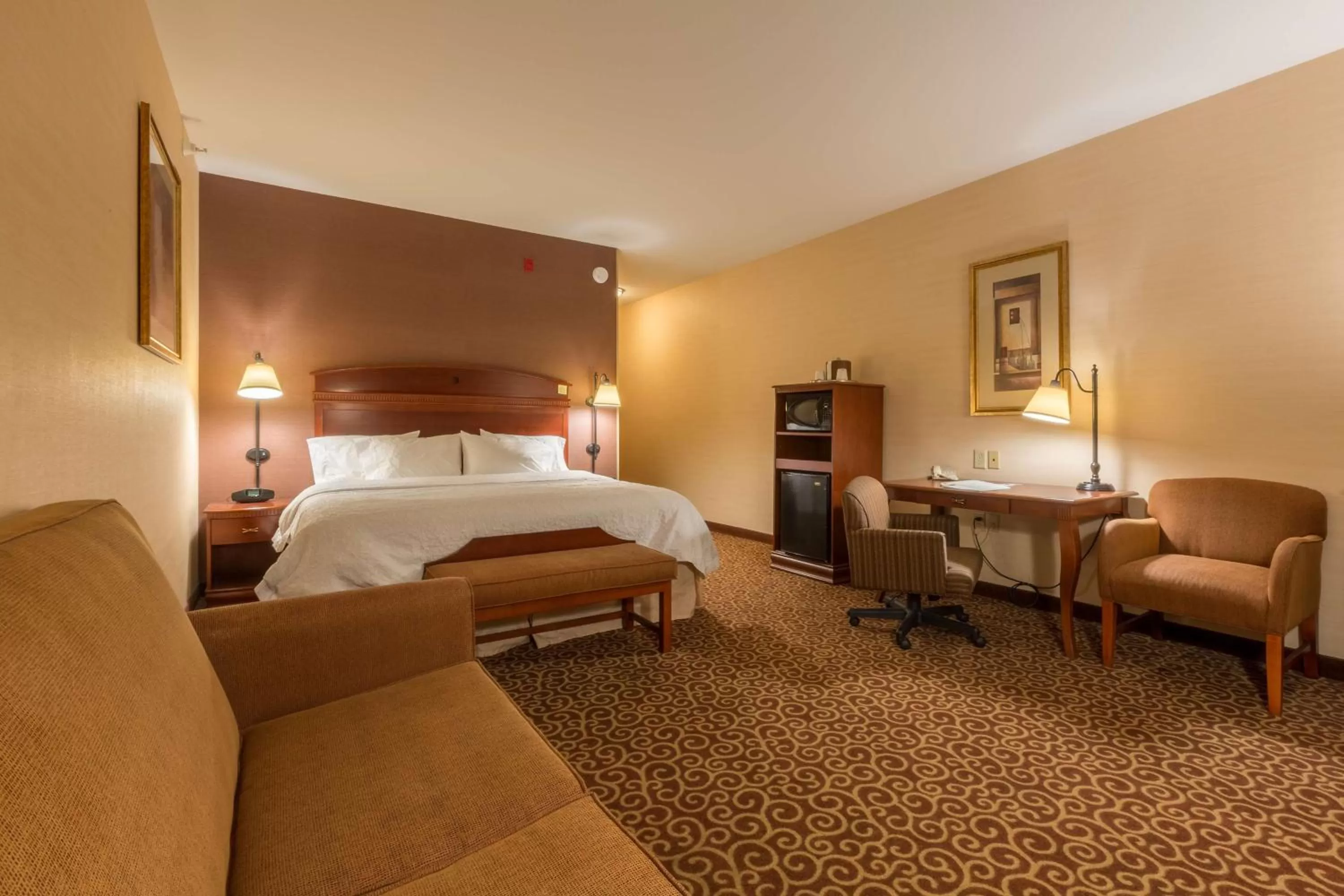 King Room with Sofa Bed and Study - Non-Smoking in Hampton Inn Goshen