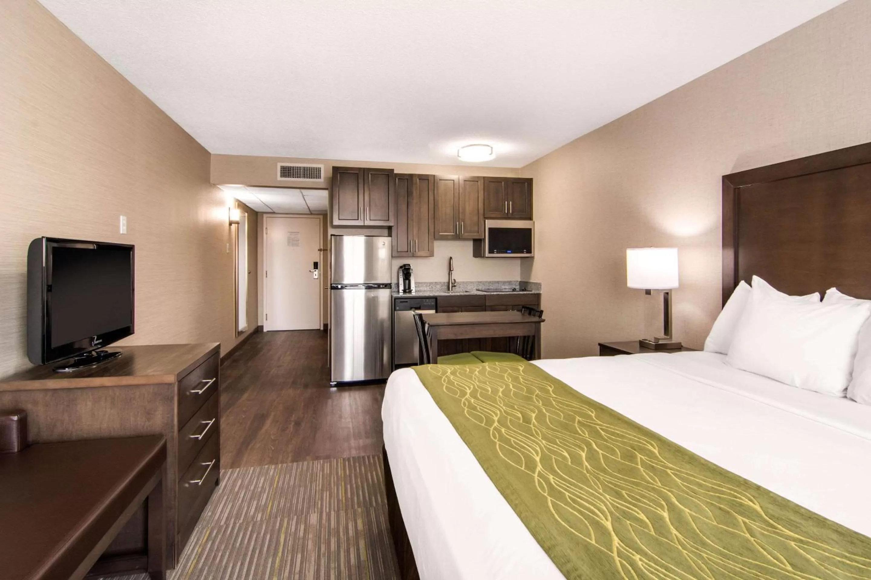 King Room with Kitchen in Comfort Inn & Suites