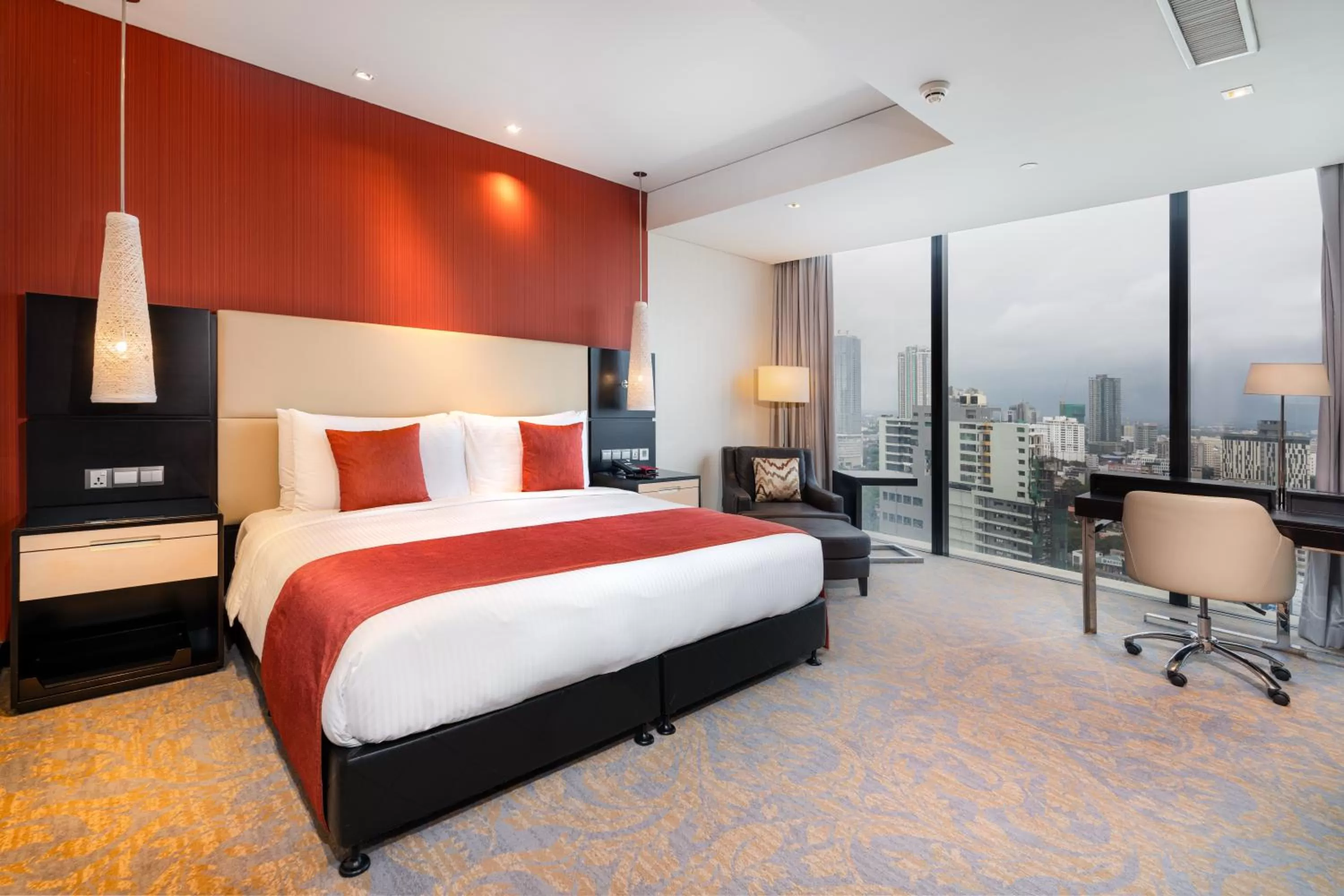 Superior King Room in Movenpick Hotel Colombo