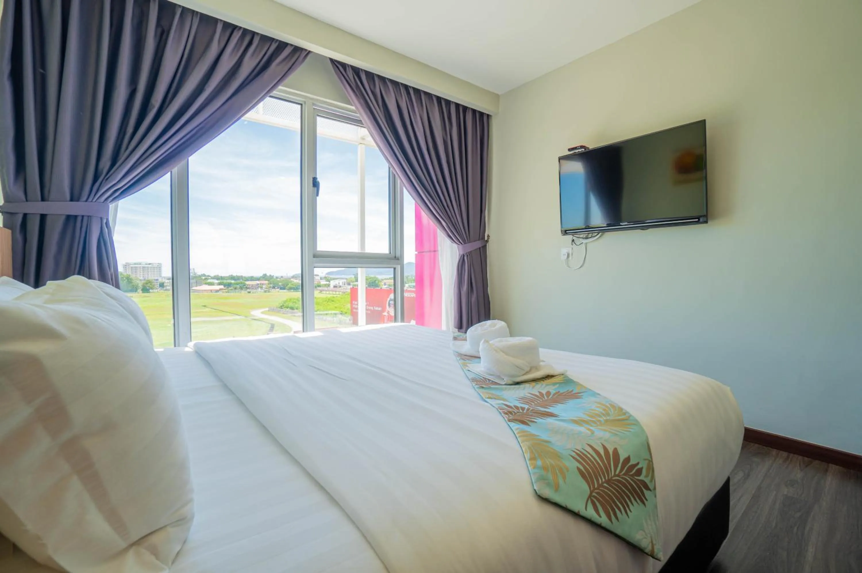 Deluxe King Room in FLYPOD Hotel