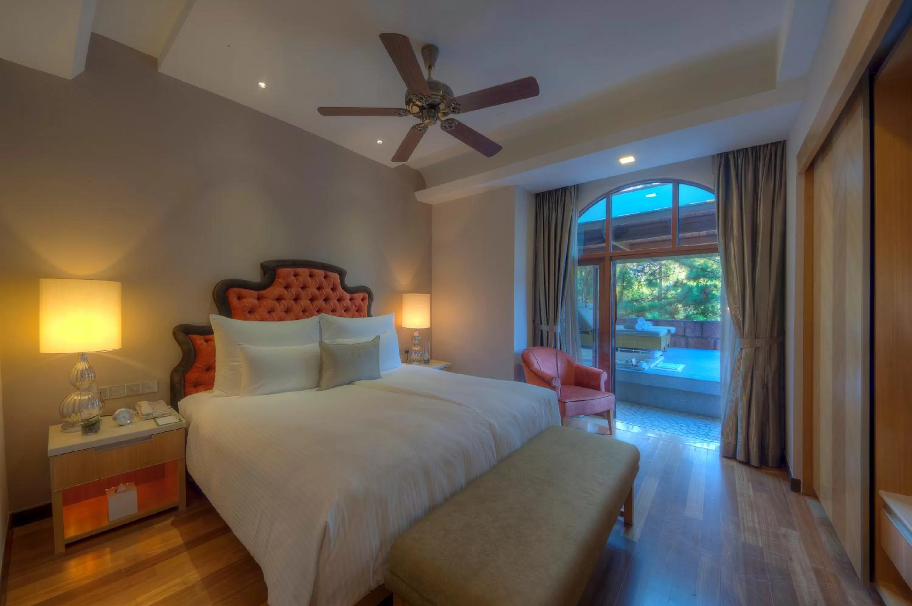 Jacuzzi Suite in The Chateau Spa & Wellness Resort