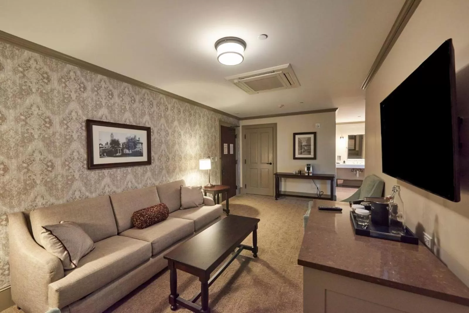 Studio - Disability Access in The Groton Inn