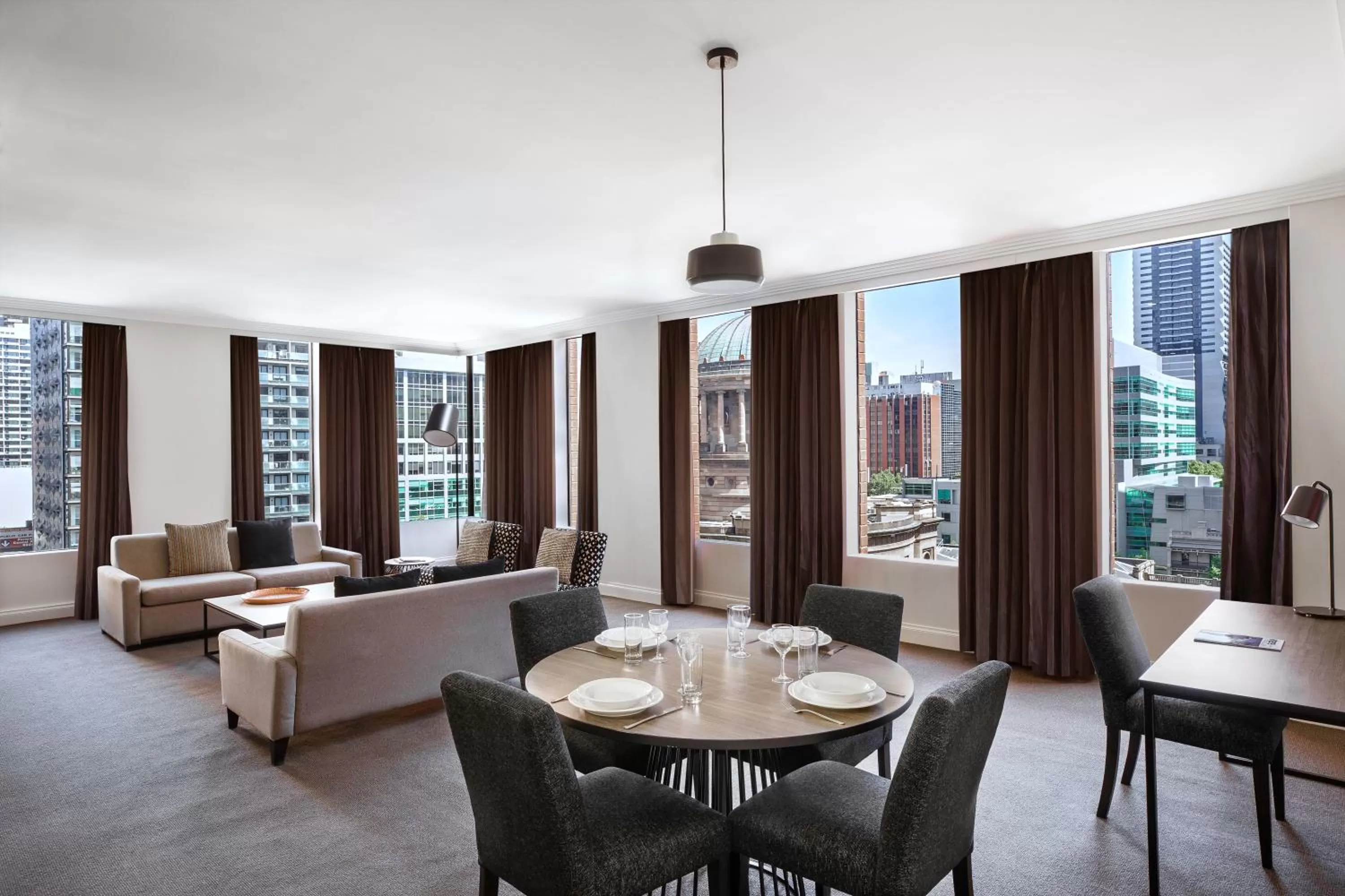 Deluxe One-Bedroom Suite in Mantra on Little Bourke Melbourne