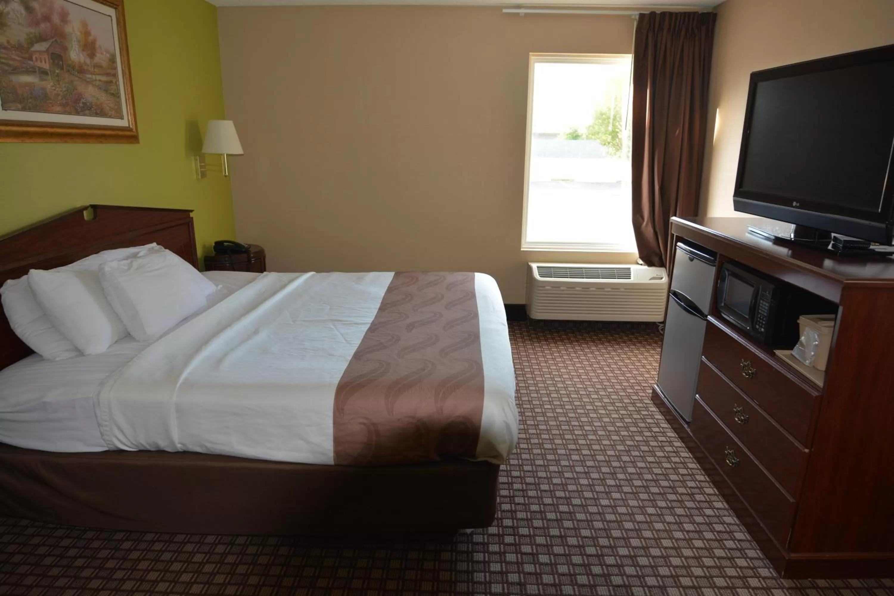 Standard King Room in Jameson Inn and Suites Hazelhurst