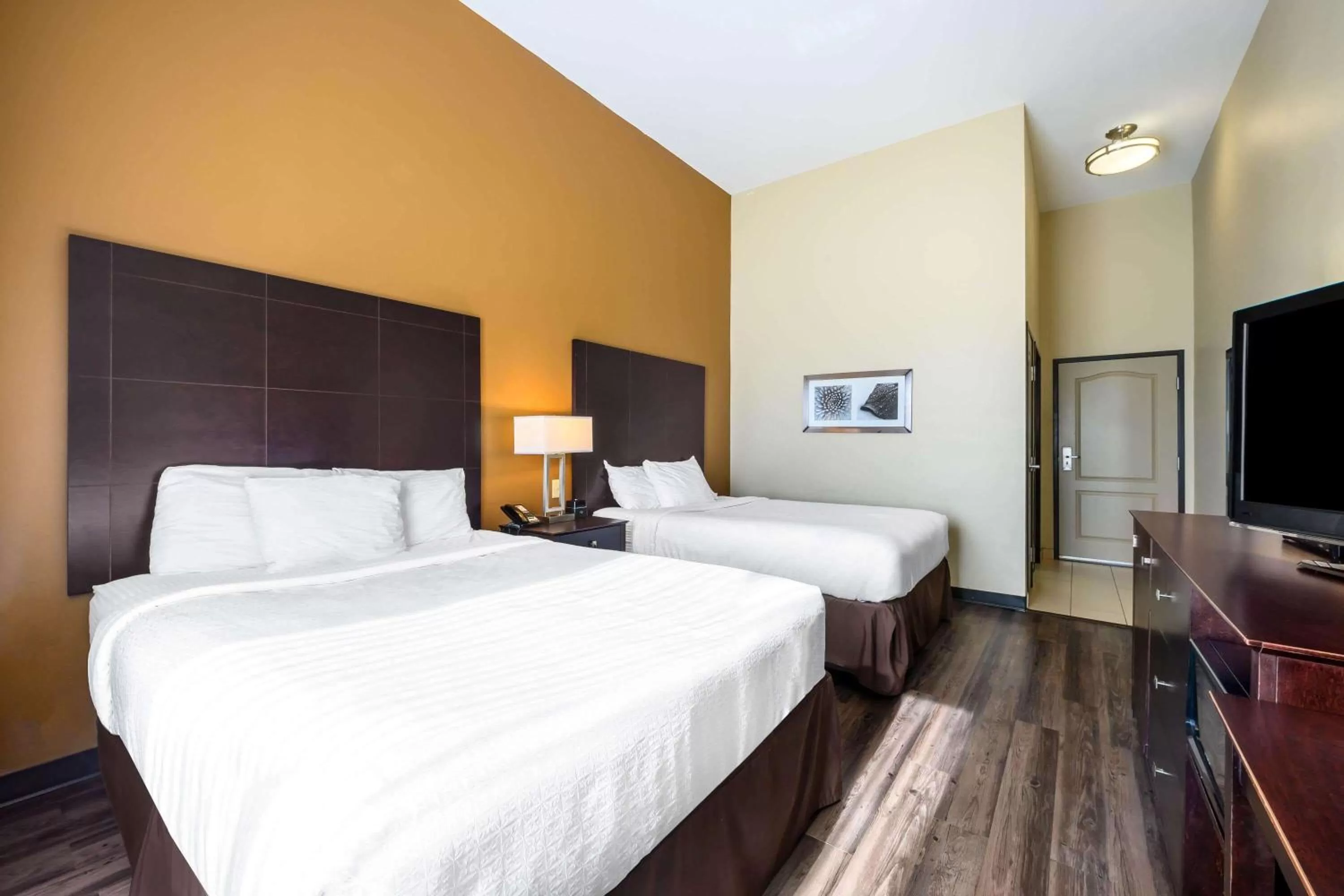 Deluxe Queen Room with Two Queen Beds in La Quinta by Wyndham Marshall