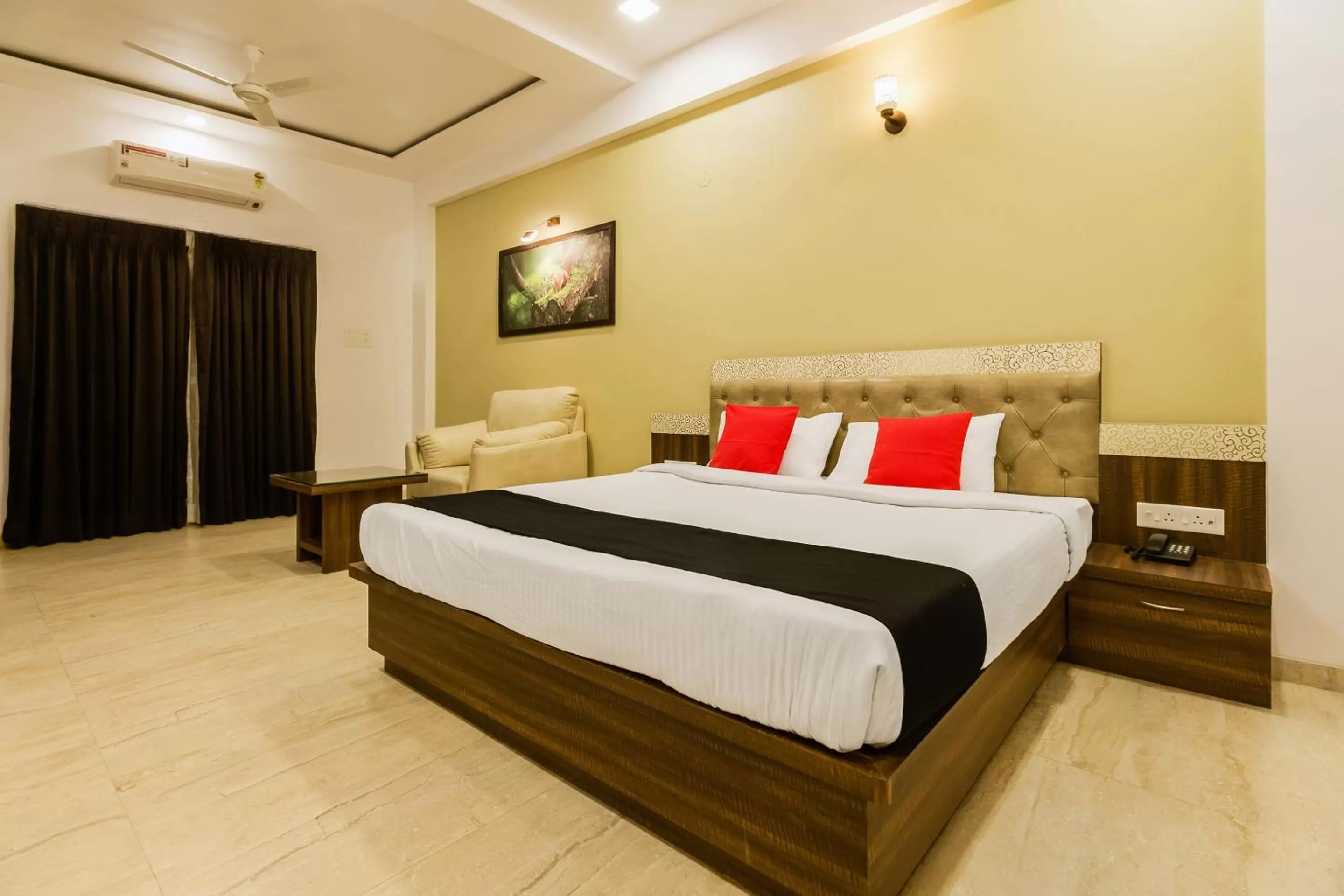 Deluxe Room in Hotel Om Inn - Talegaon Dabhade