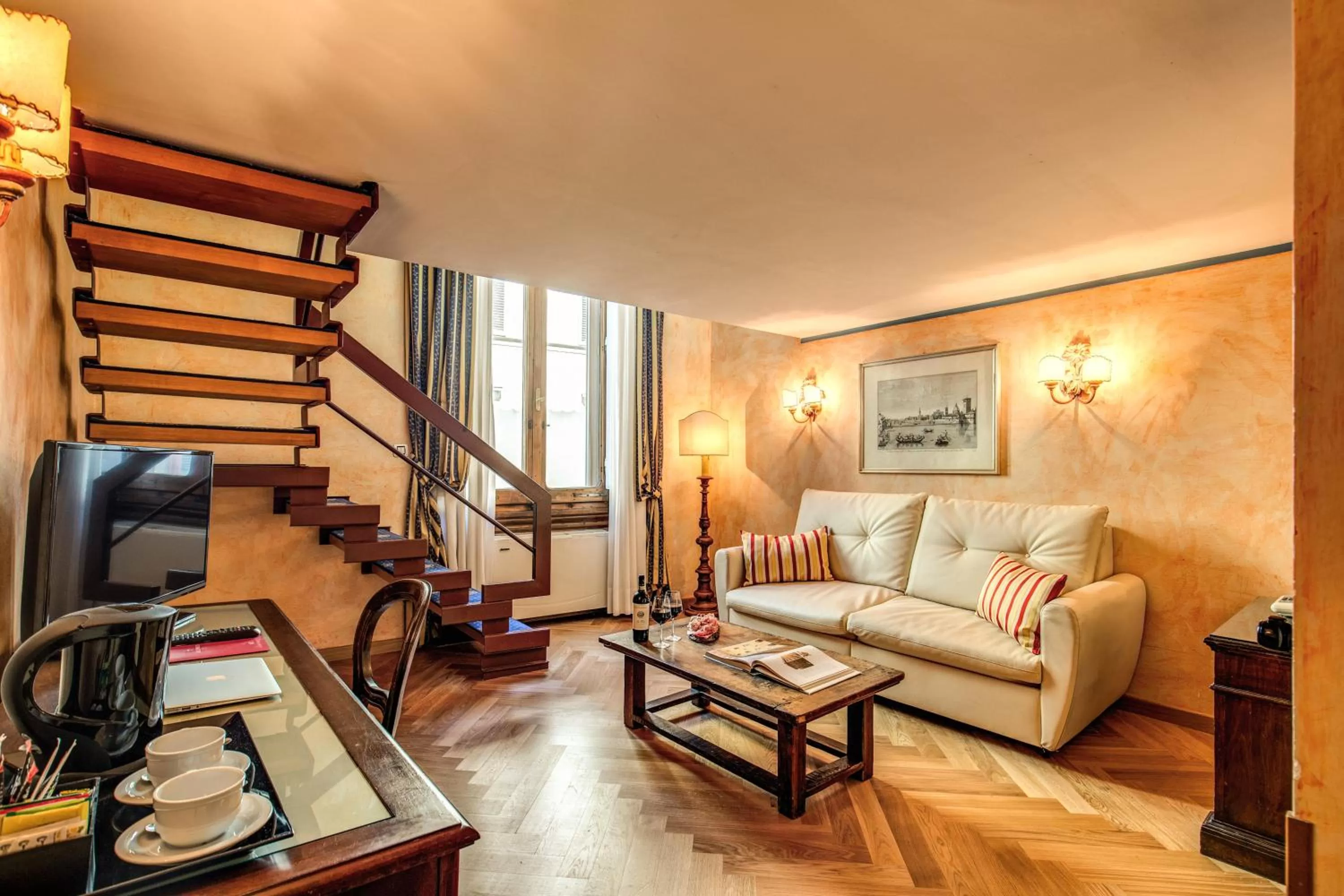 Junior Suite - single occupancy in Hotel Croce Di Malta