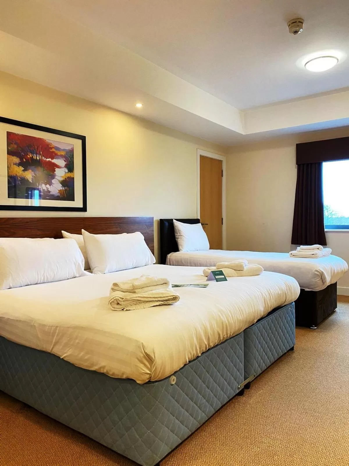 Comfort Triple Room in Boston West Hotel