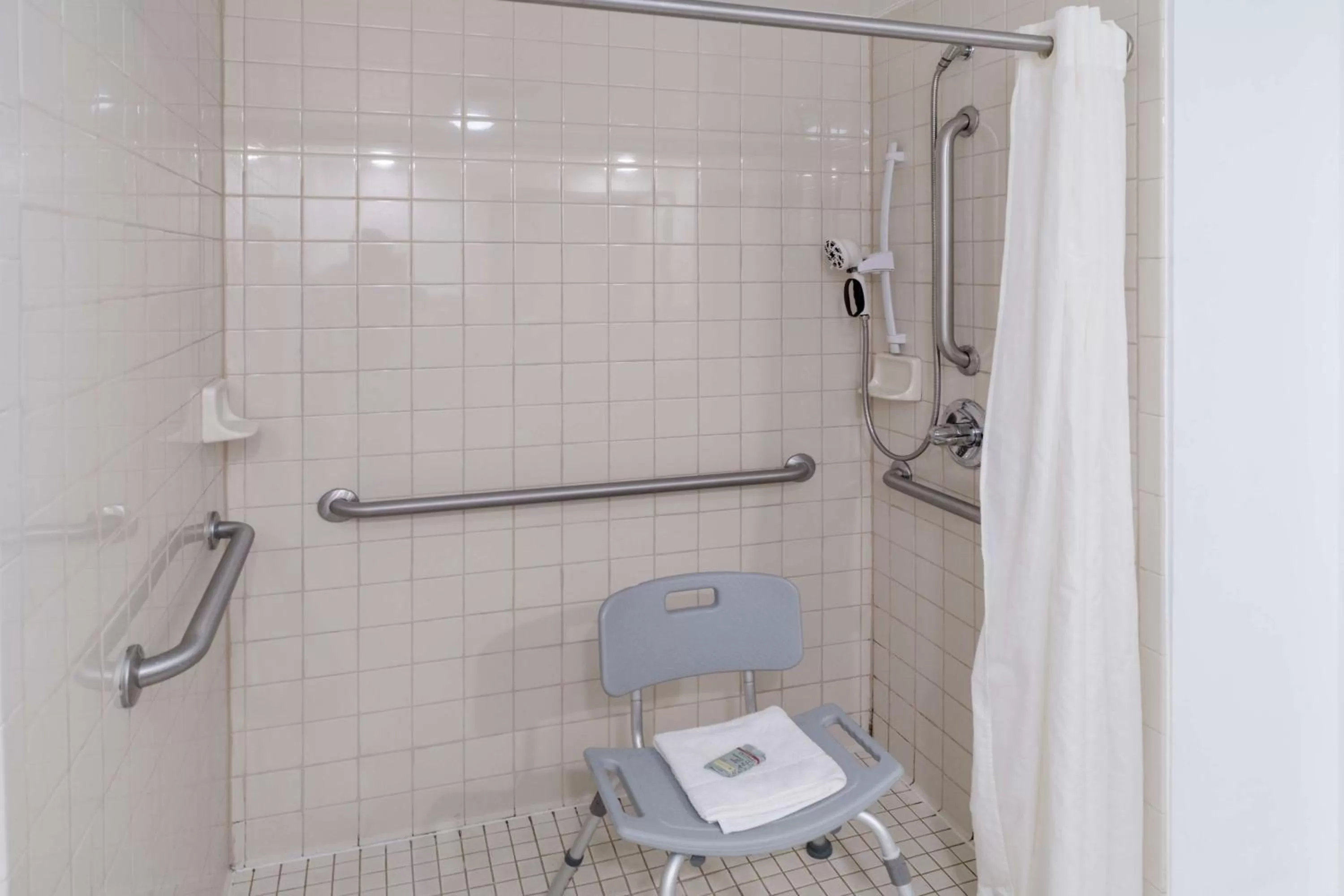 King Room with Roll-in Shower - Disability Access/Non-Smoking in Best Western Logan Inn