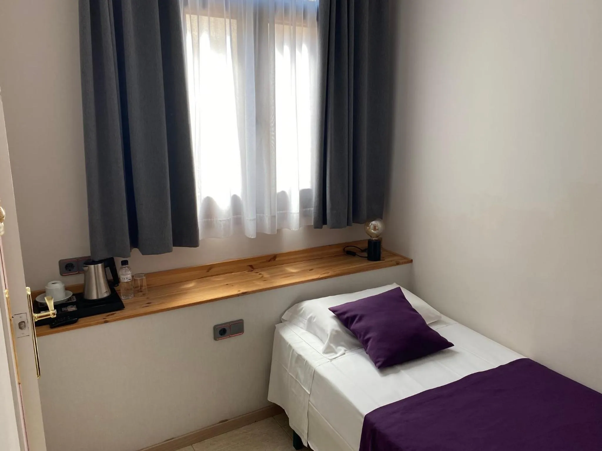 Standard Single Room - single occupancy in Hotel Cantón