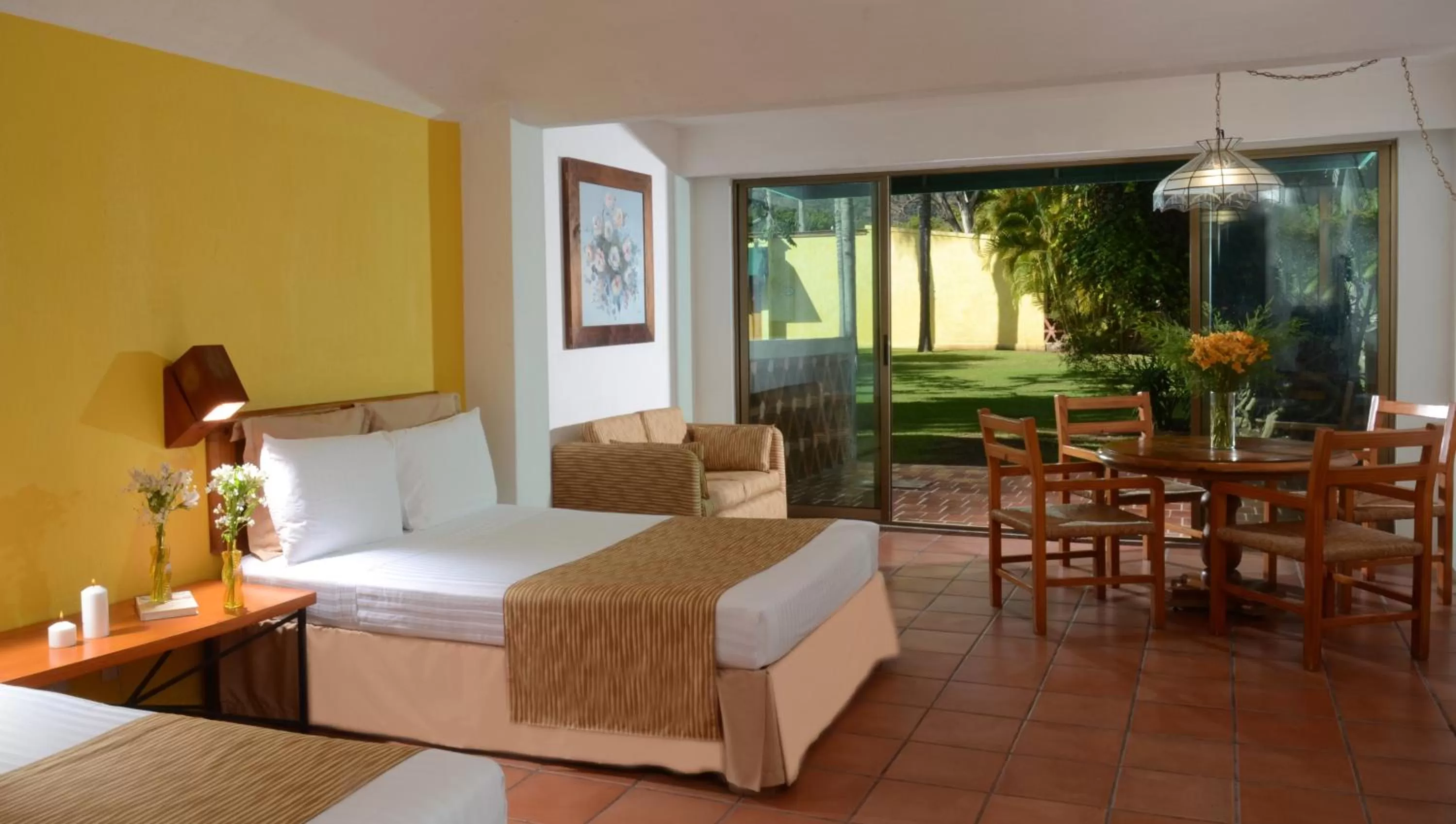 Double Room with Two Double Beds with Garden View in Real de Chapala