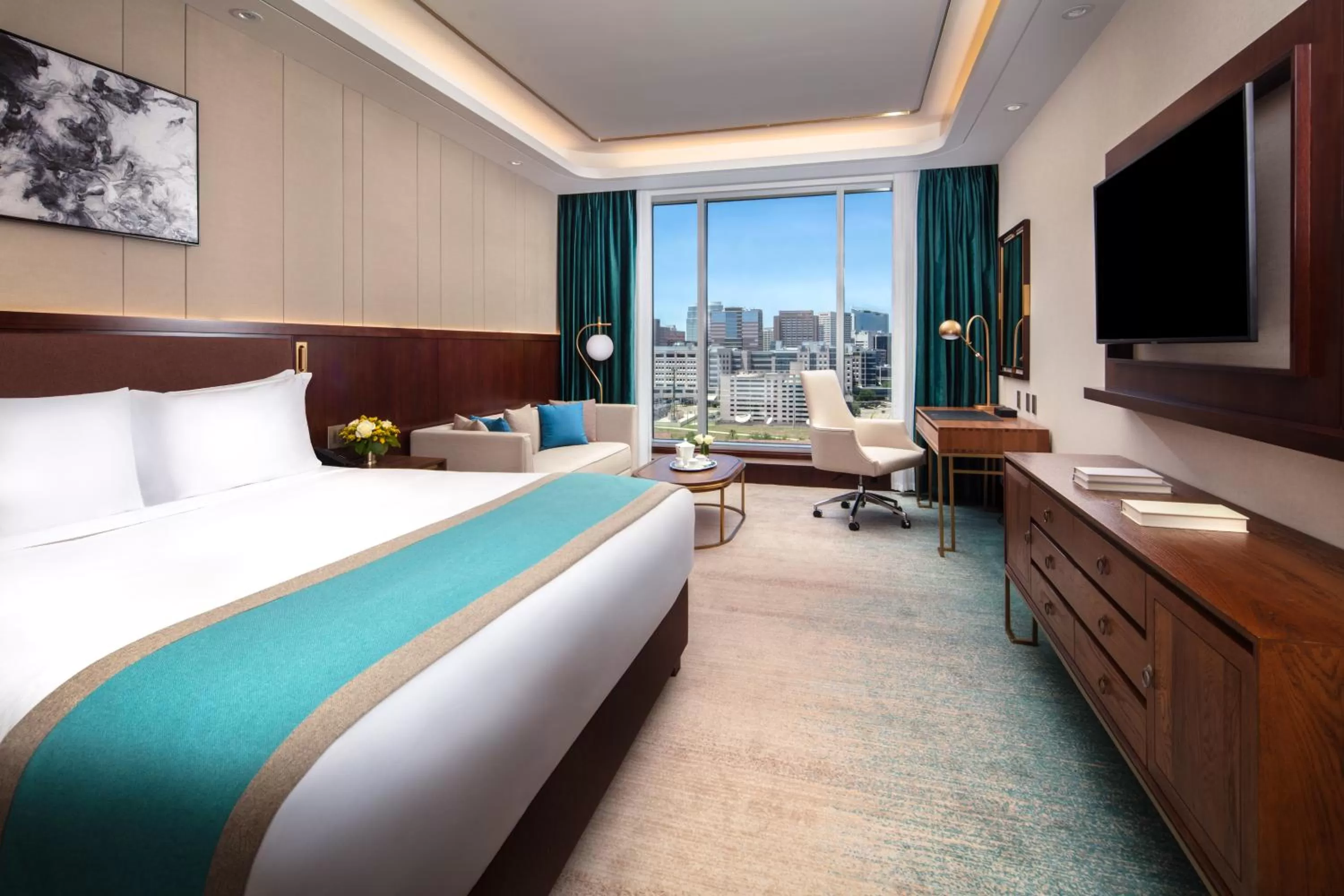 Premium ADA 1 King Studio with bath in Blossom Hotel Houston, Curio Collection by Hilton