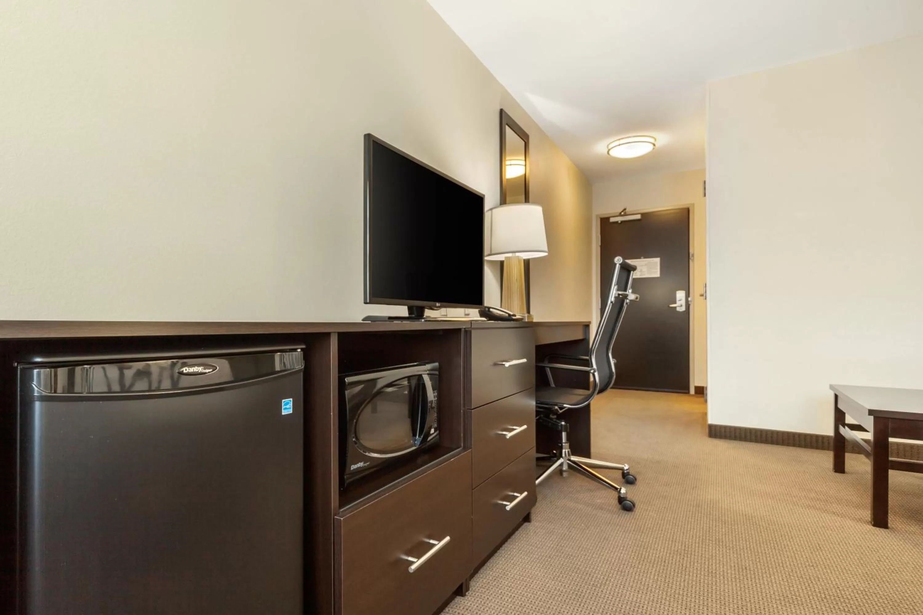 King Suite - Accessible/Non-Smoking in Sleep Inn & Suites Devils Lake