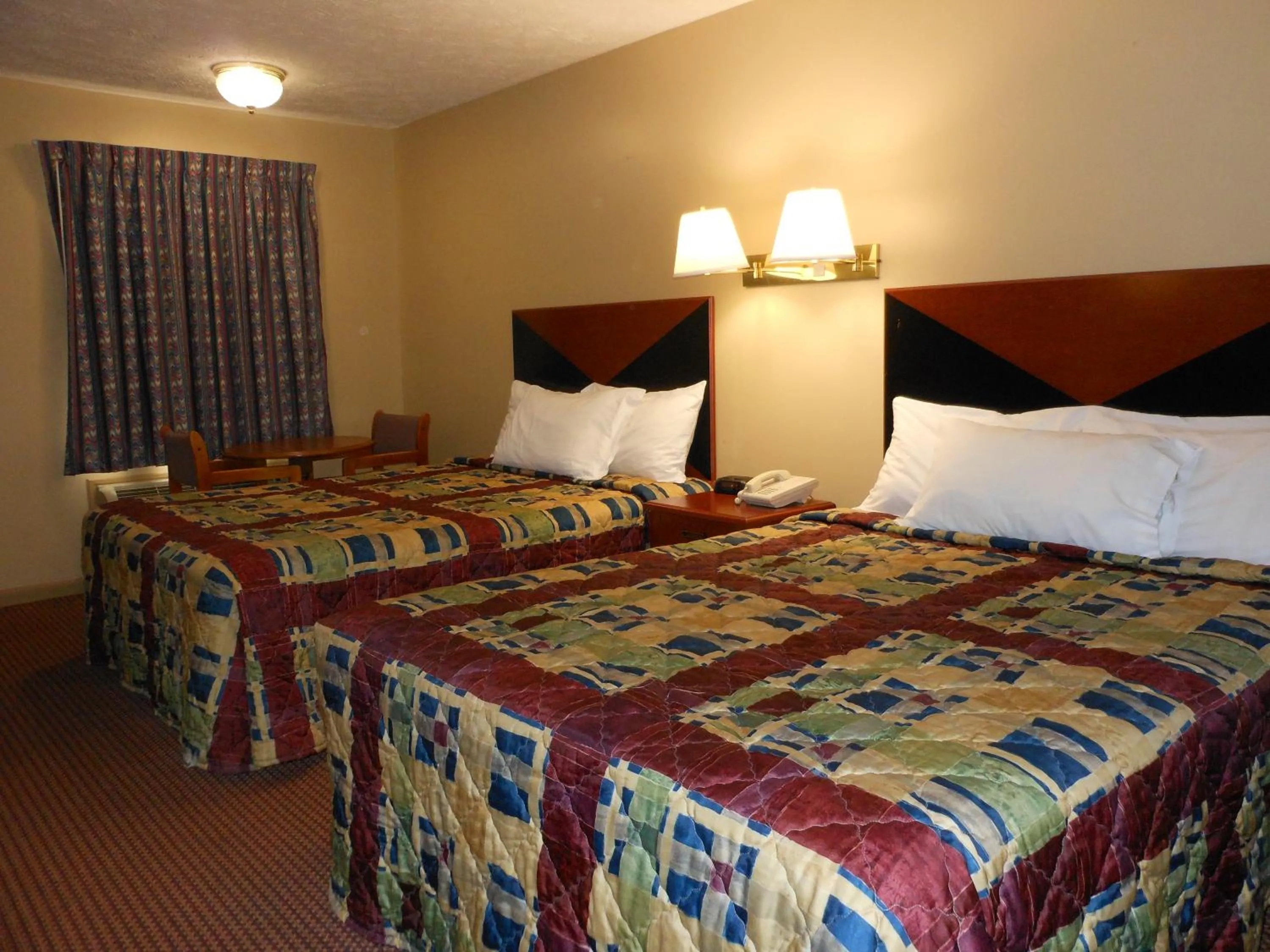 Queen Room with Two Queen Beds - Smoking in McClellan Inn
