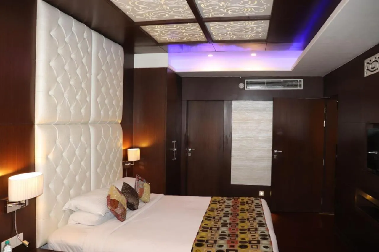 Sparrow Room (Early Check-in/Late Check-out by 3 hours ,15% Discount on Food and Beverage ,15% Discount on Laundry and Spa) in Renest Jaipur