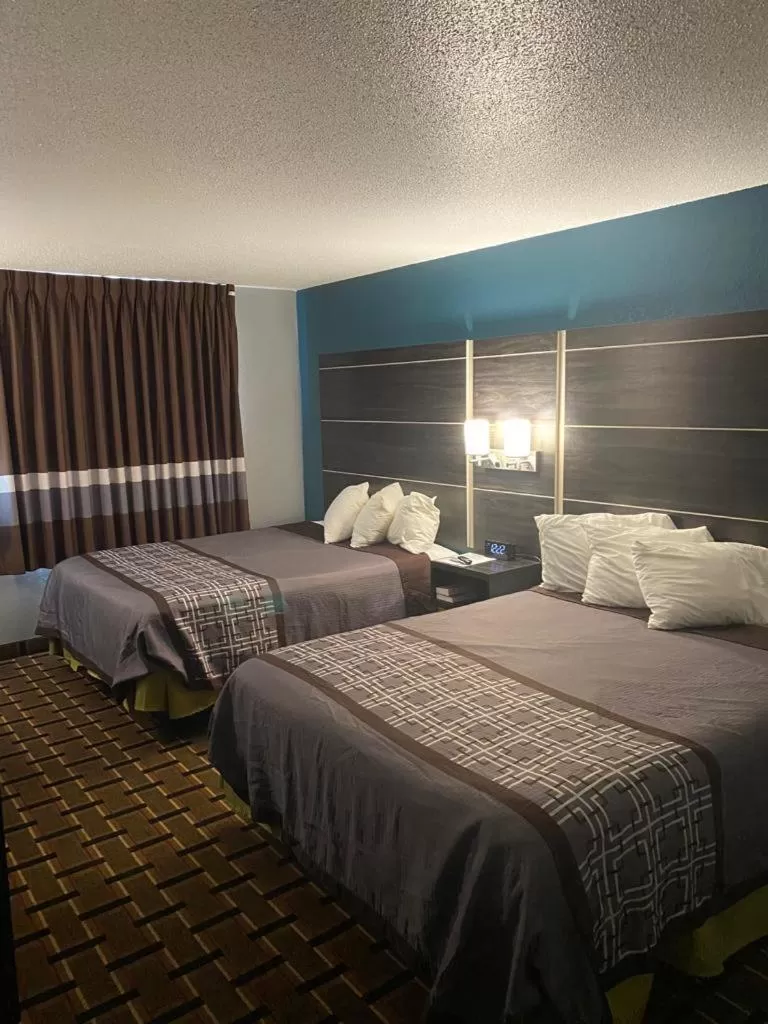 Queen Room with Two Queen Beds in Faribault Hometown Inn & Suites