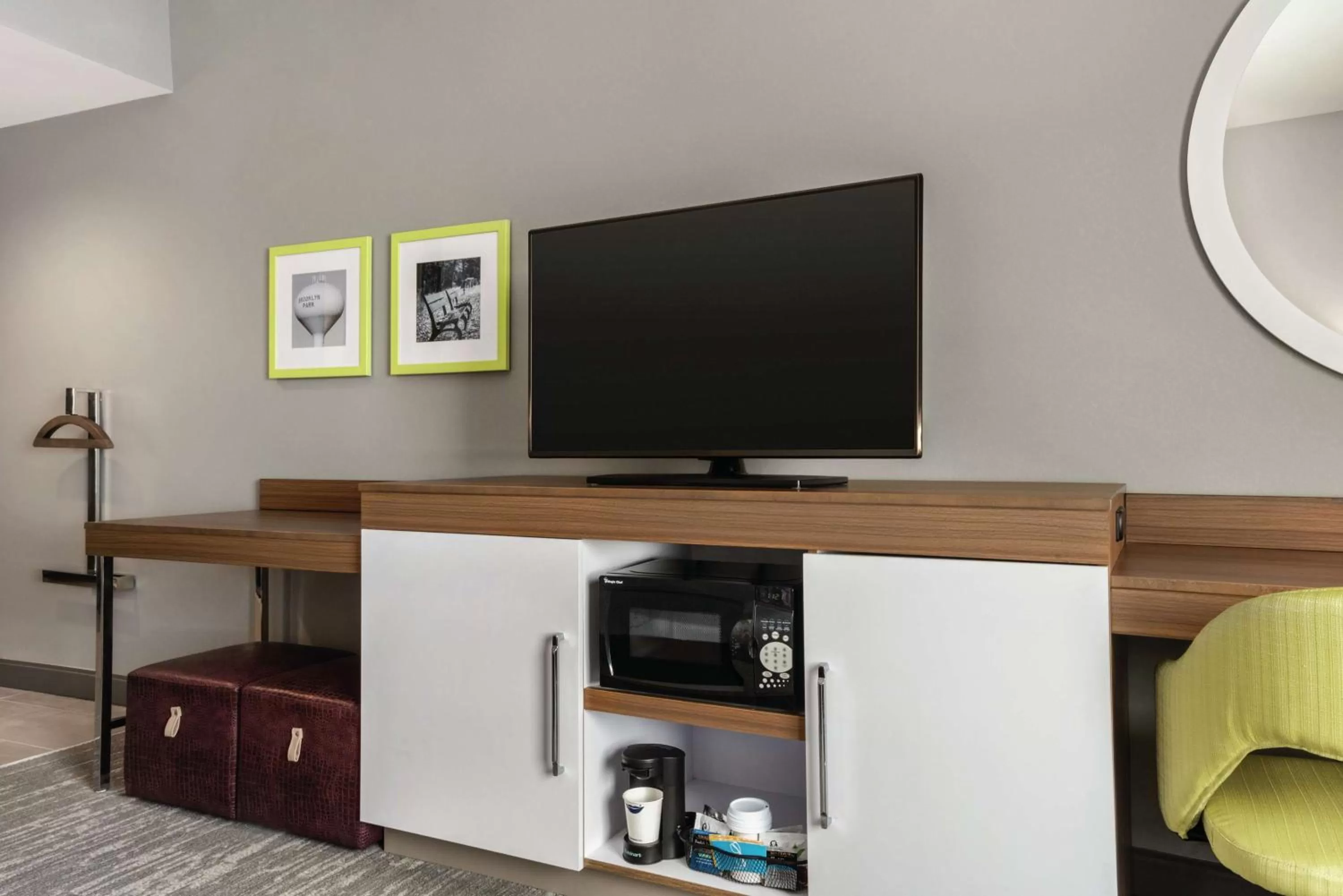 King Room with Tub - Mobility/Hearing Accessible/Non-Smoking in Hampton Inn Brooklyn Park