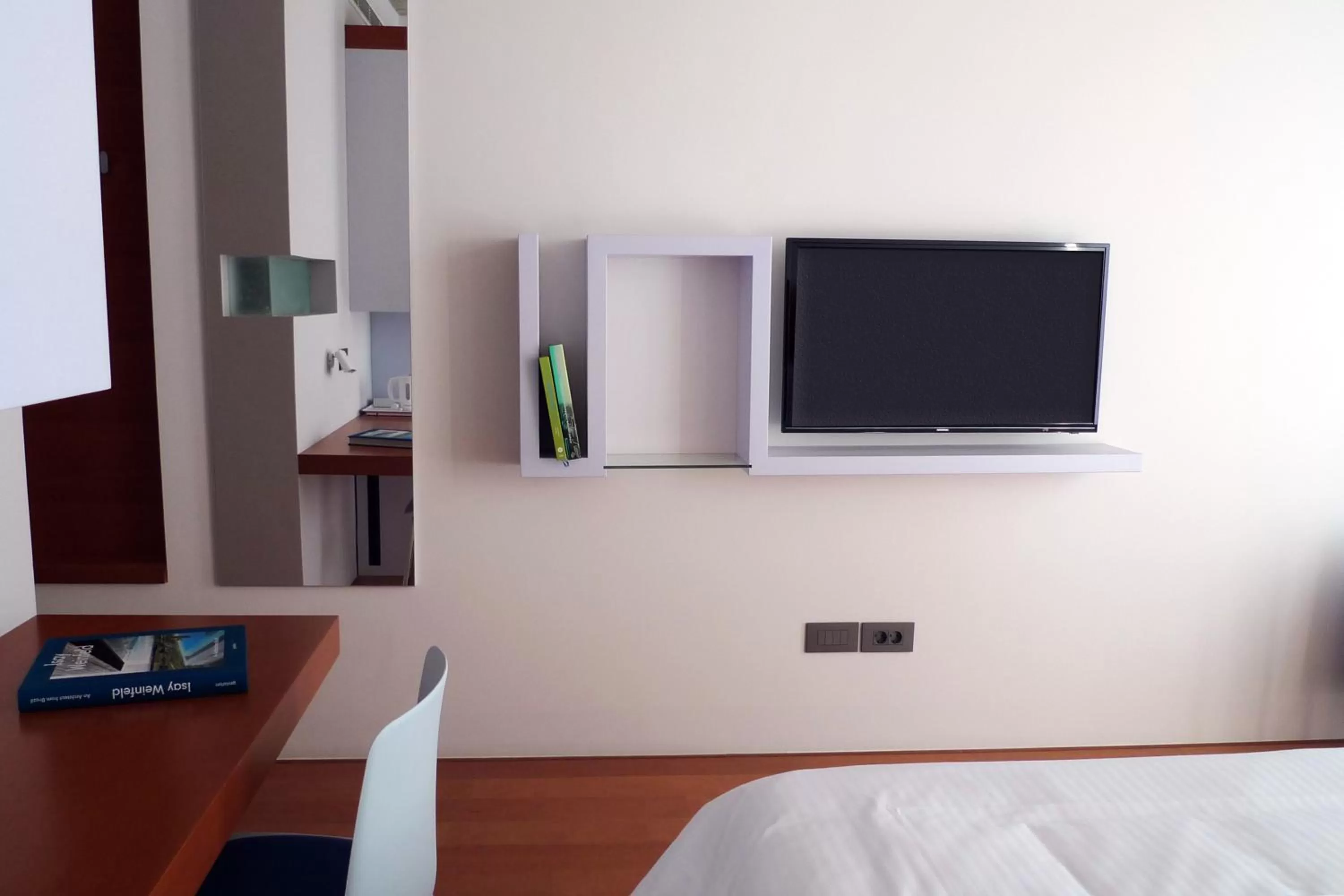 Deluxe Twin Room in Bossa Nova Beirut Hotel