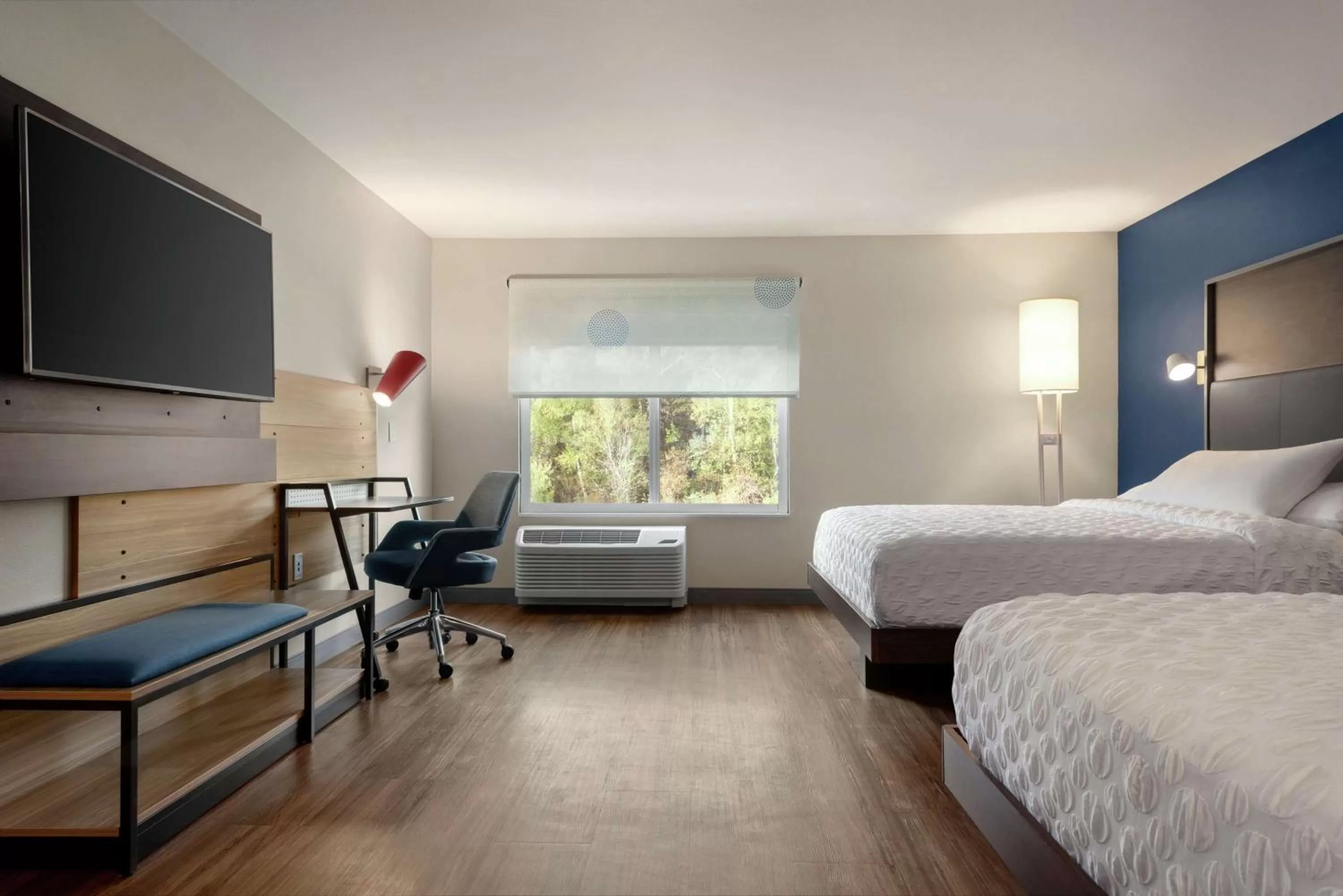 Queen Room with Two Queen Beds and Bath Tub - Mobility Accessible in Tru By Hilton Duluth Mall Area