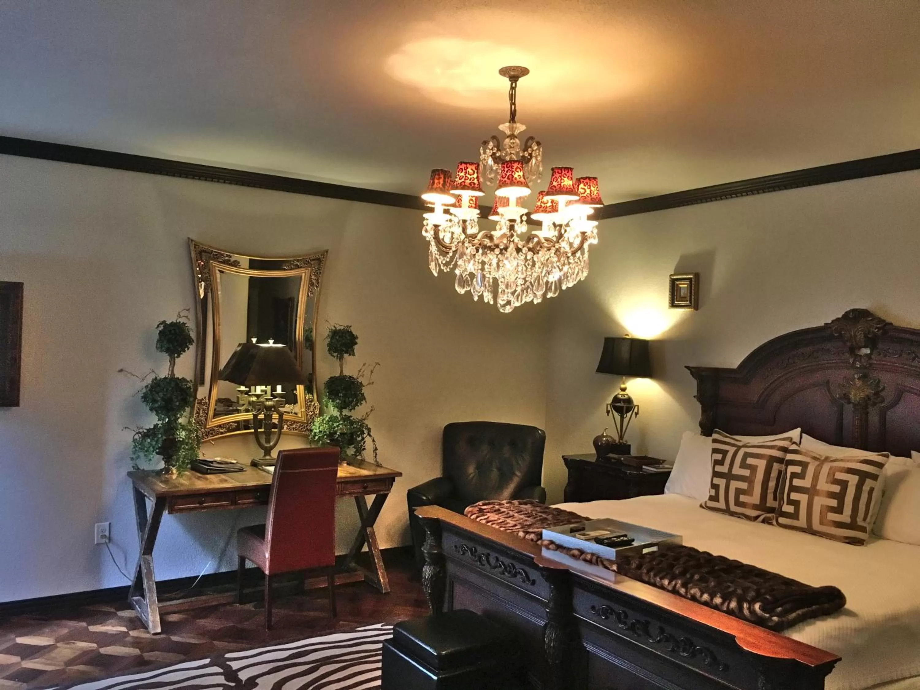 Deluxe King Suite - single occupancy in The Victoria Bed & Breakfast