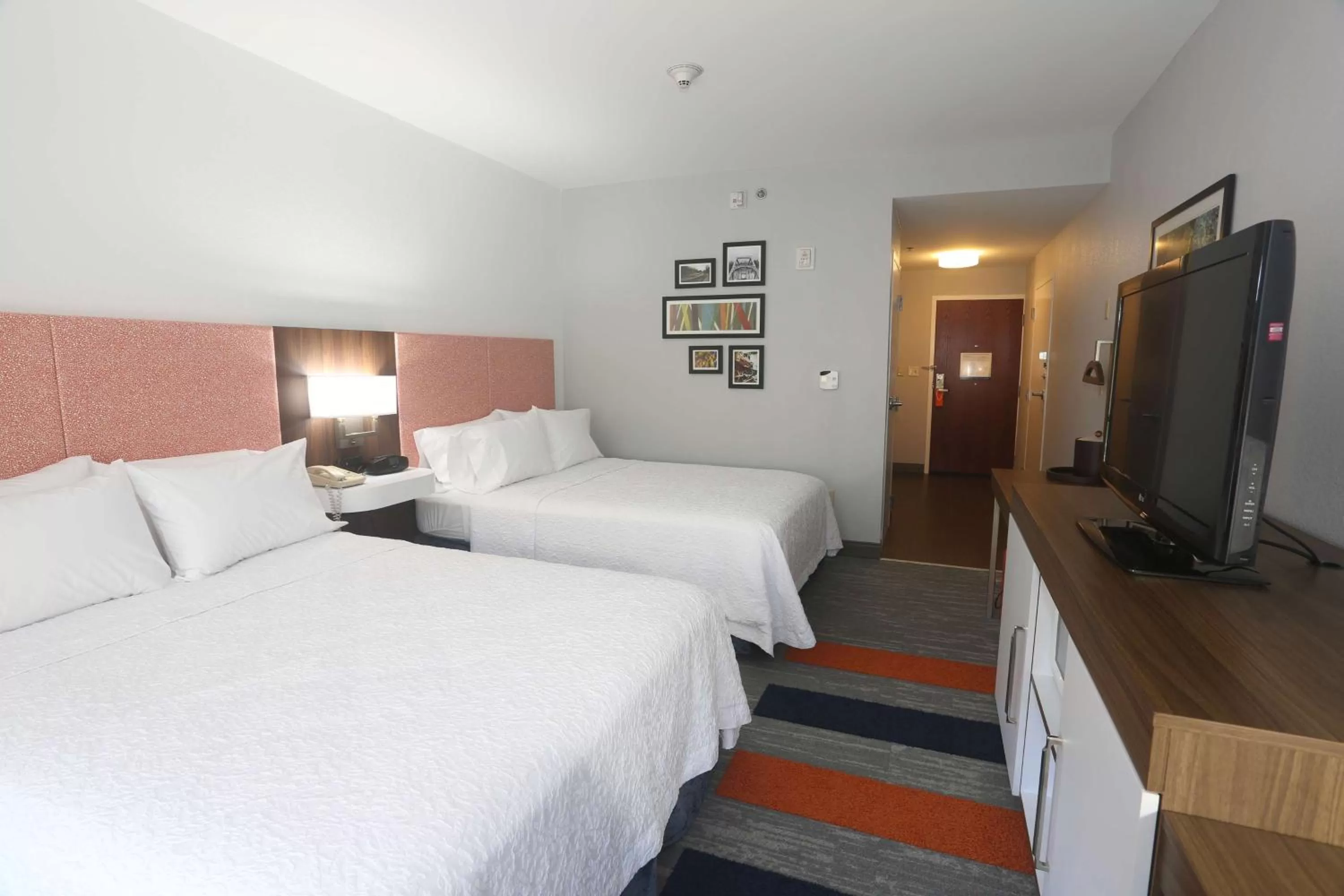 Queen Room with Two Queen Beds - Mobility and Hearing Access/Non-Smoking in Hampton Inn Owego