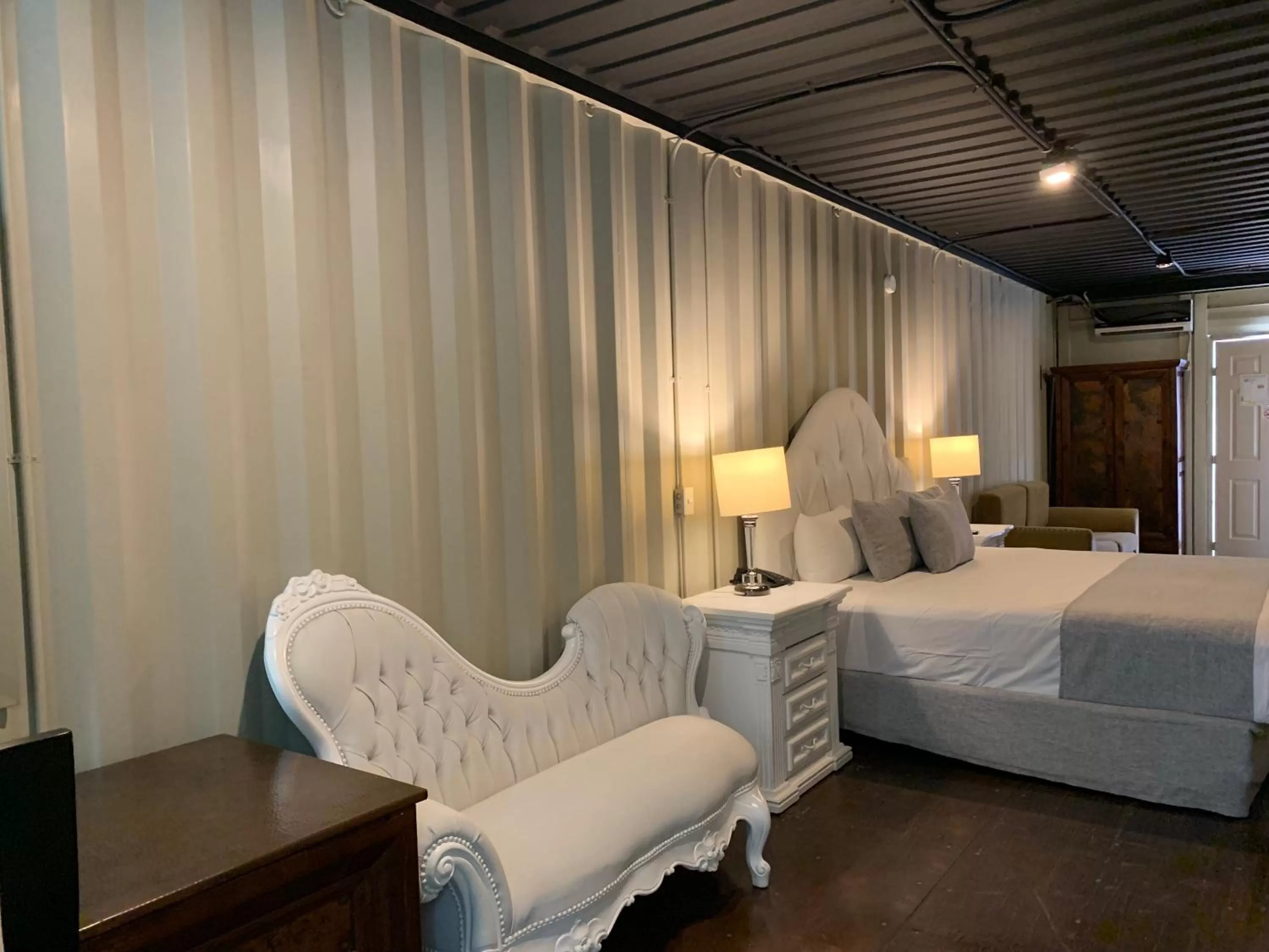 King Suite in Container Inn Hotel Aeropuerto