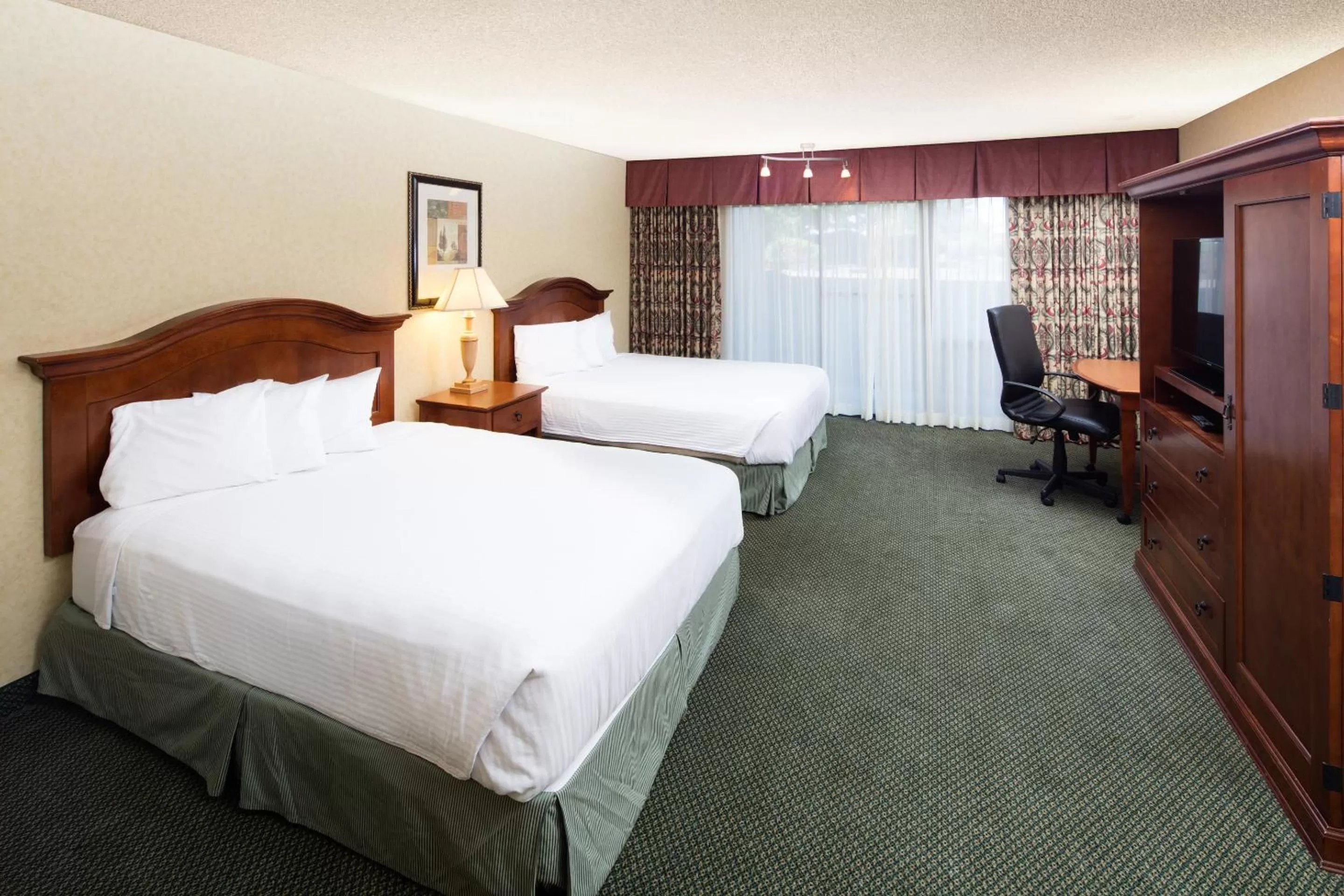 Queen Room with Two Queen Beds - Disability Access in Red Lion Hotel Pendleton