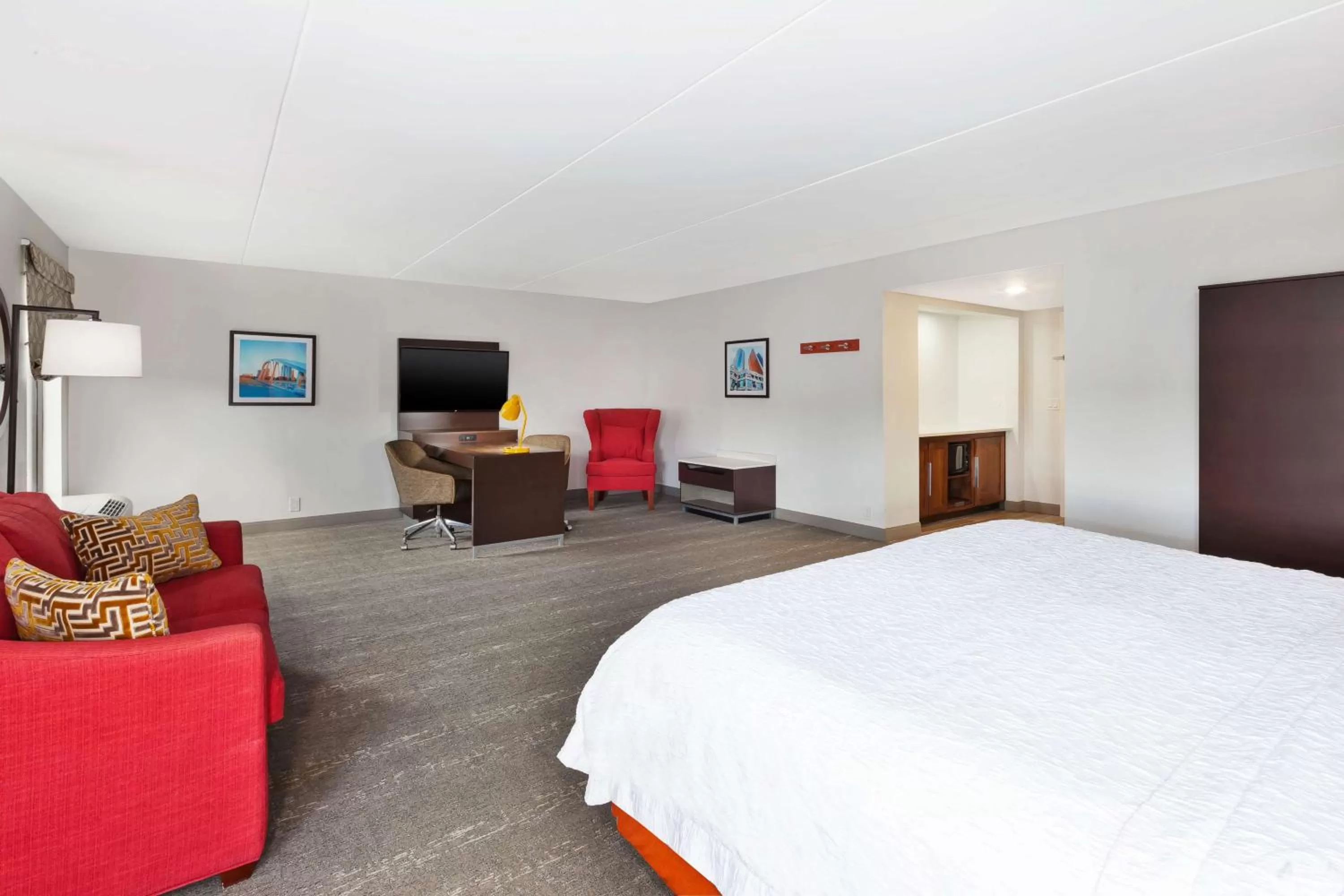 King Suite - Non-Smoking in Hampton Inn Columbus/Delaware I-71 North