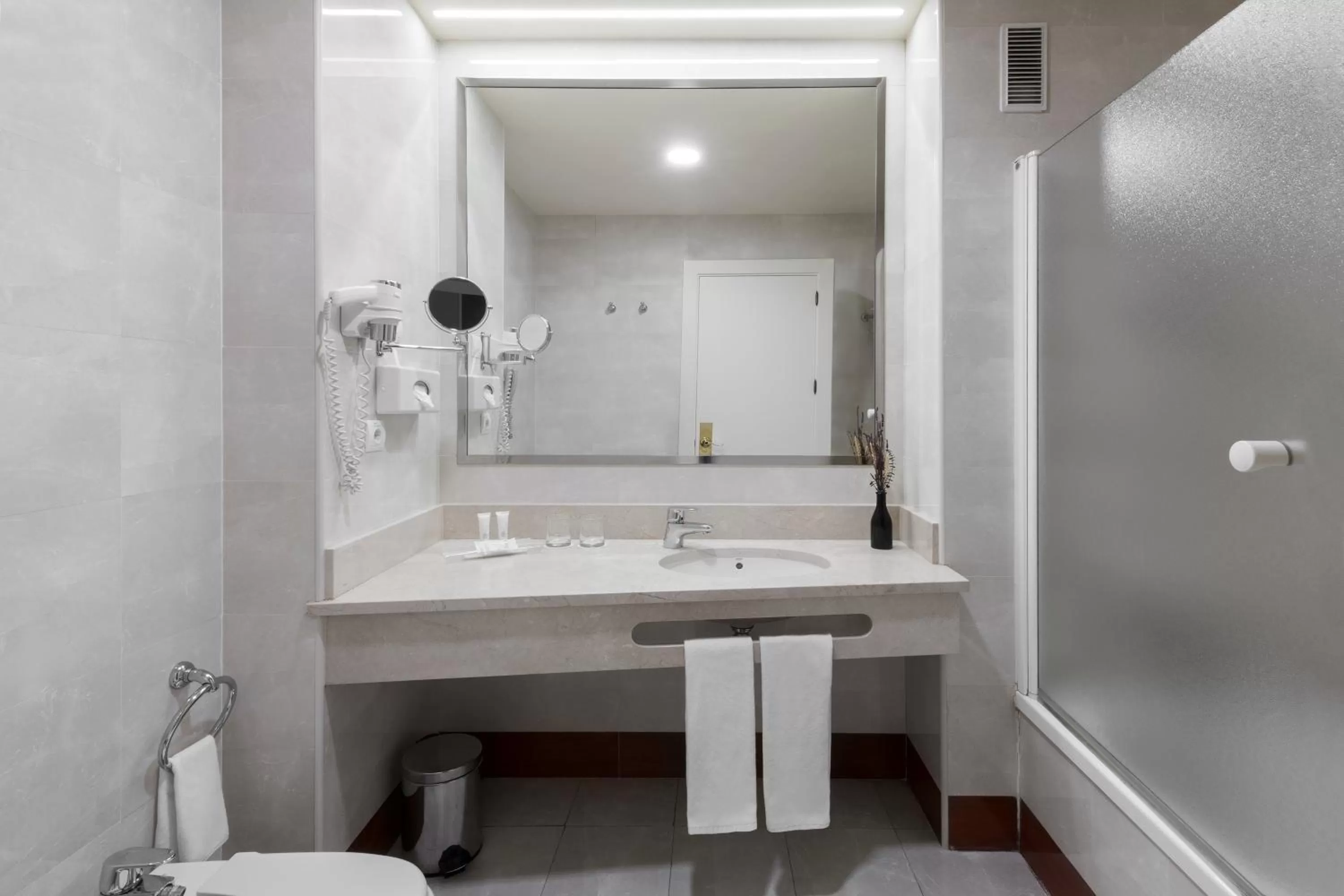 Standard Double Room in Elba Madrid Alcalá