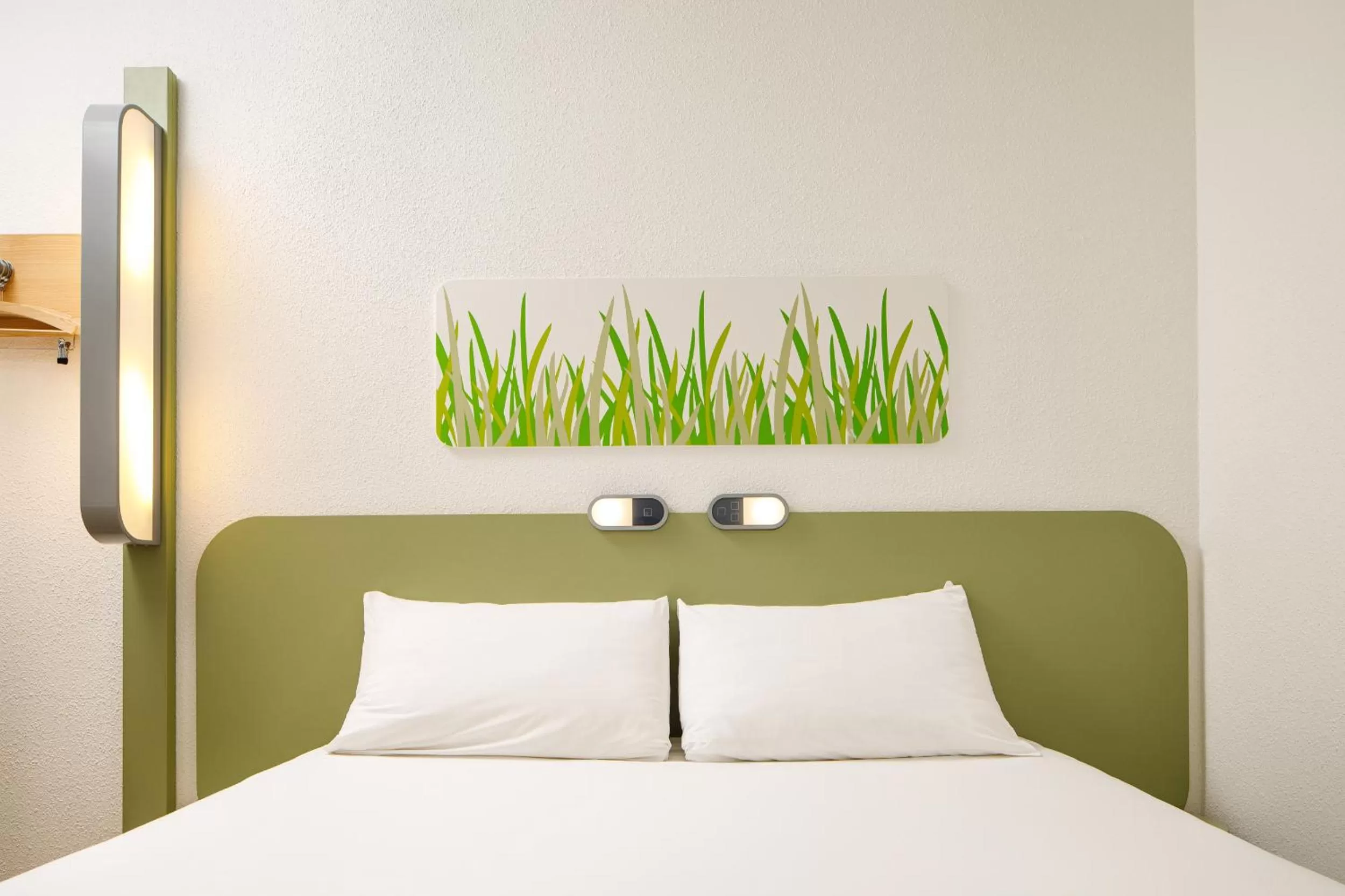 Standard Triple Room in ibis budget Cardiff Centre