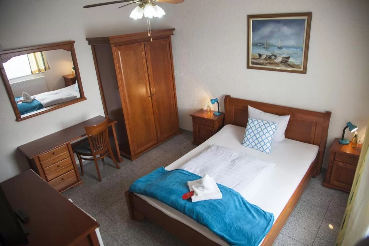 Queen Room in Hotel Atlantis