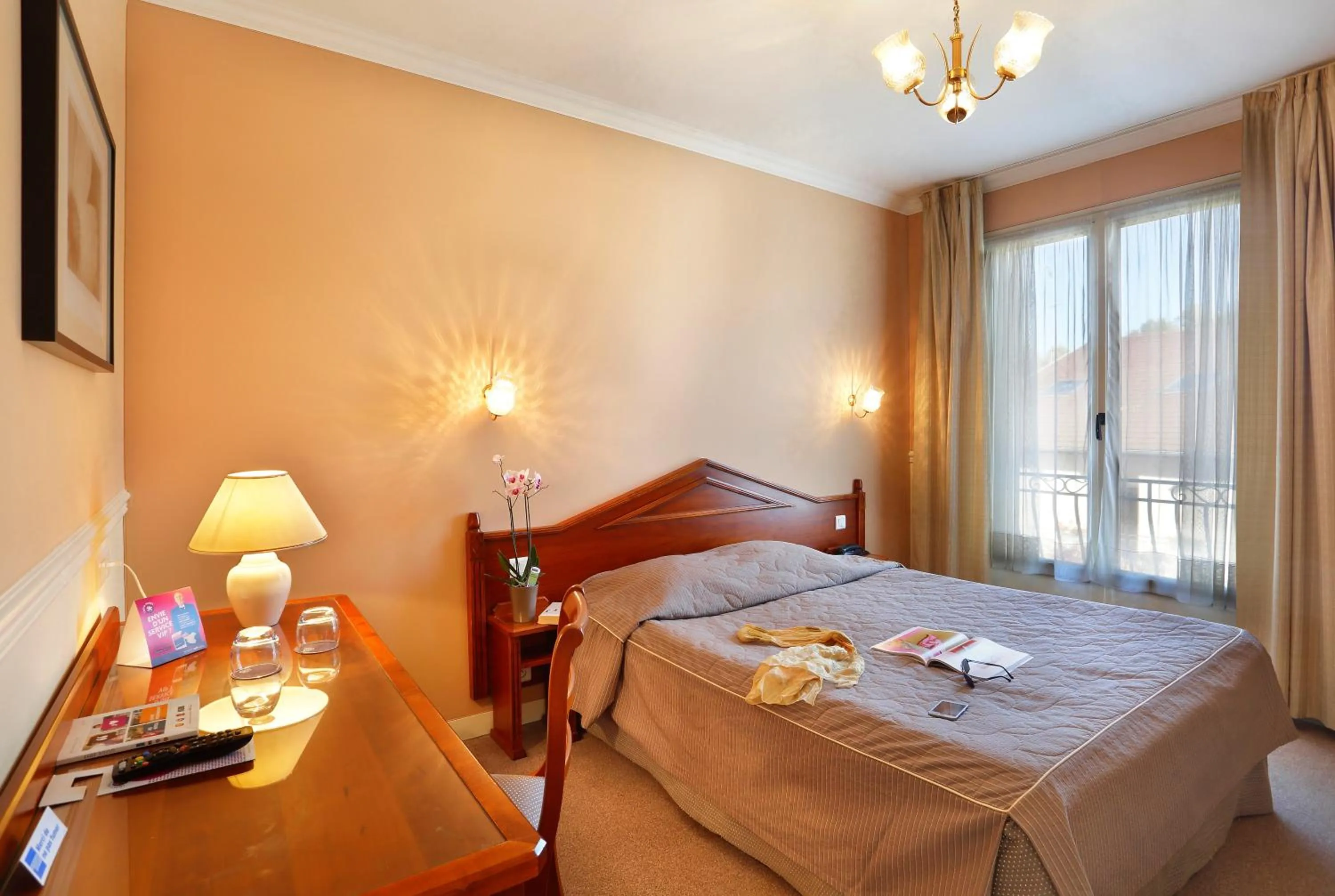 Comfort Double or Twin Room in Hostellerie des Trois Pigeons, Paray-le-Monial