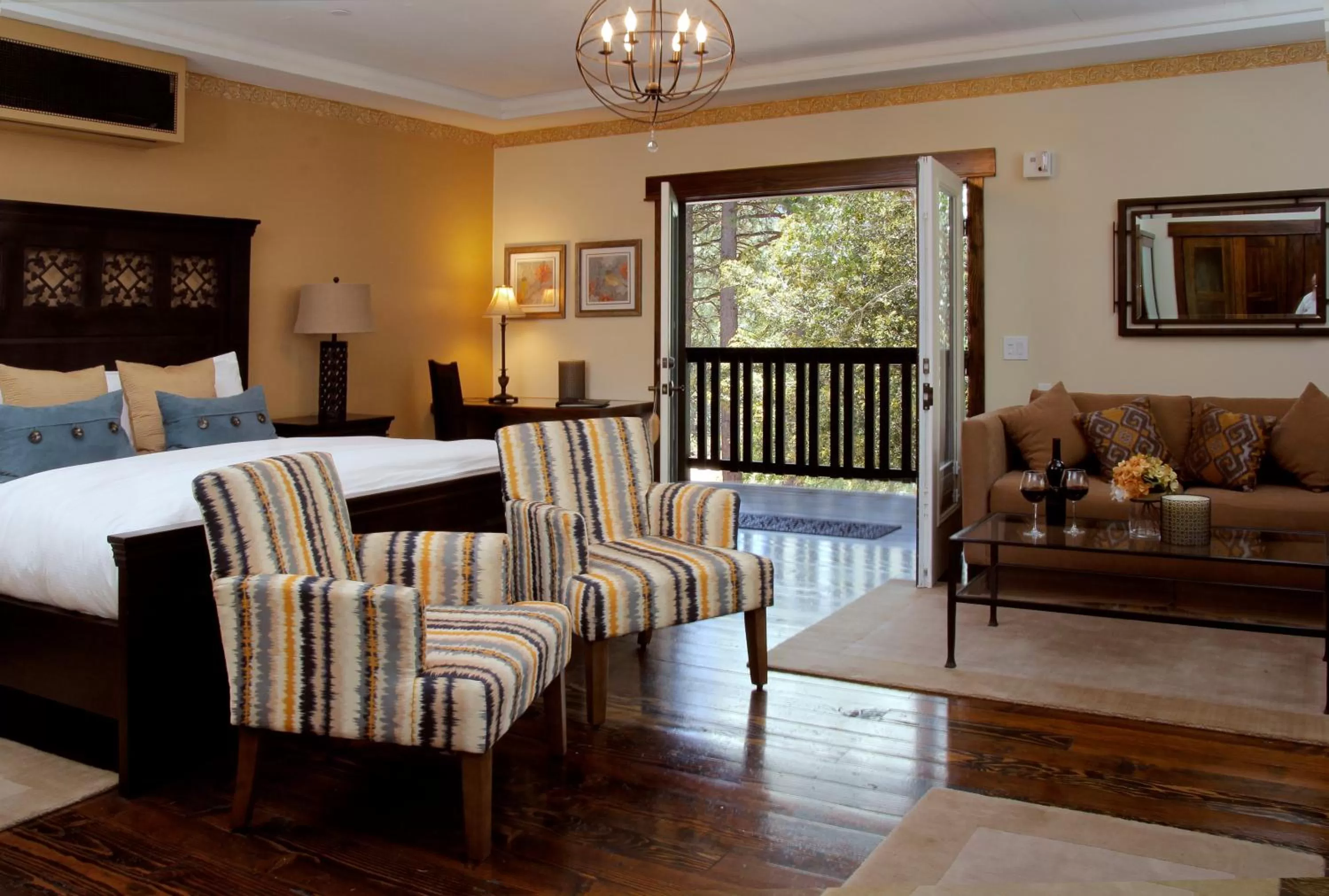 King Room with Roll-In Shower - Disability Access in The Grand Idyllwild Lodge
