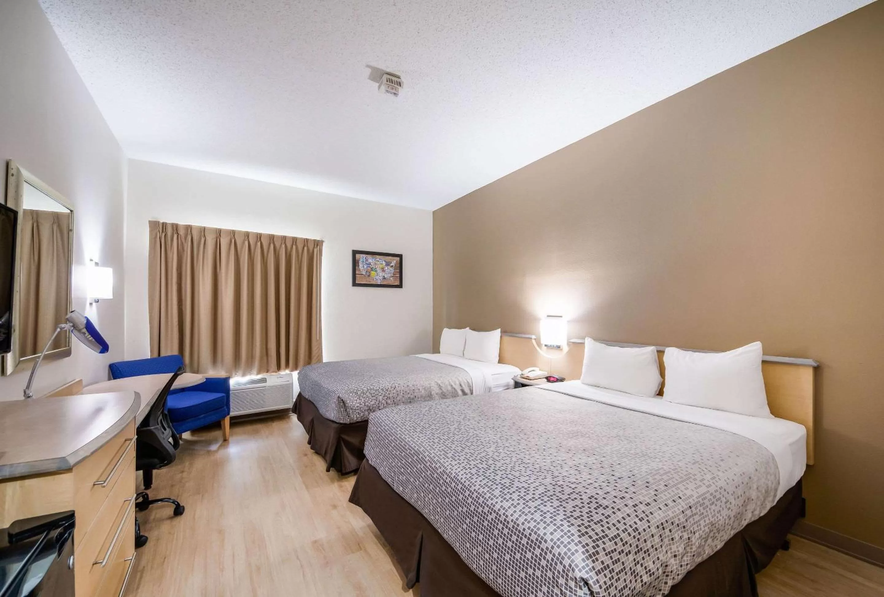 Queen Room with Two Queen Beds - Non-Smoking in Econo Lodge Laredo