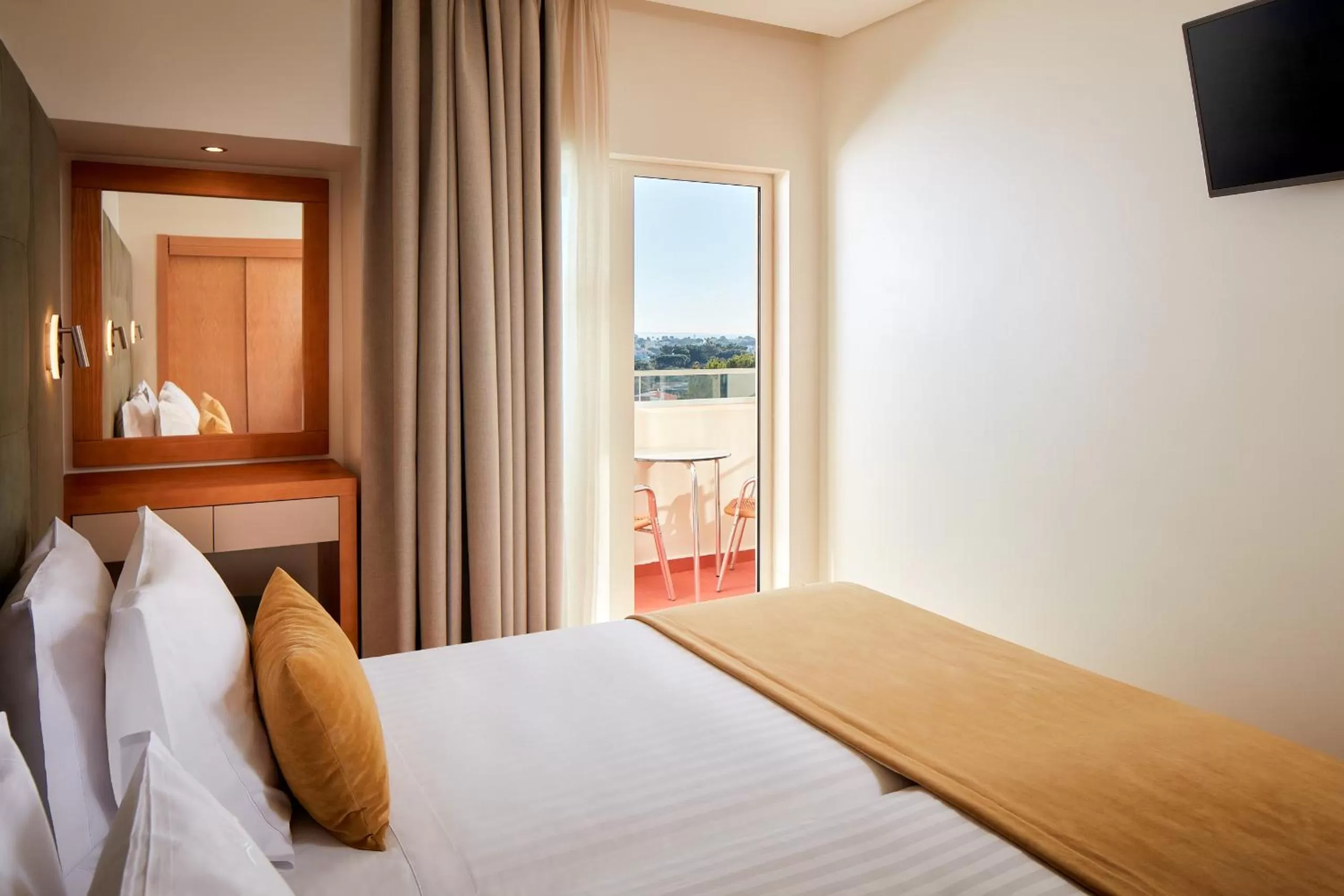 Suite with Pool View in Albufeira Sol Hotel & Spa