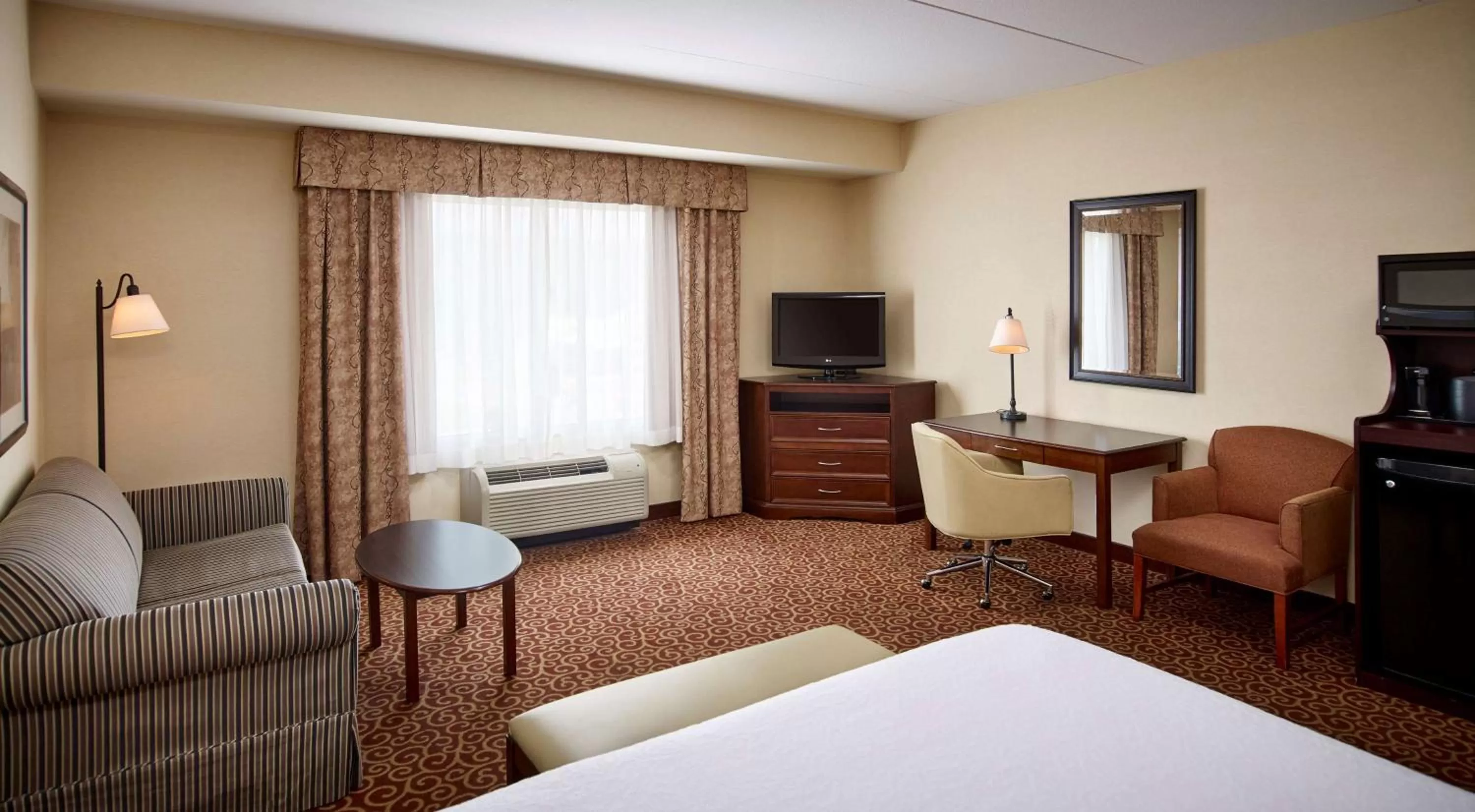 King Room - Disability Access in Hampton Inn by Hilton North Bay