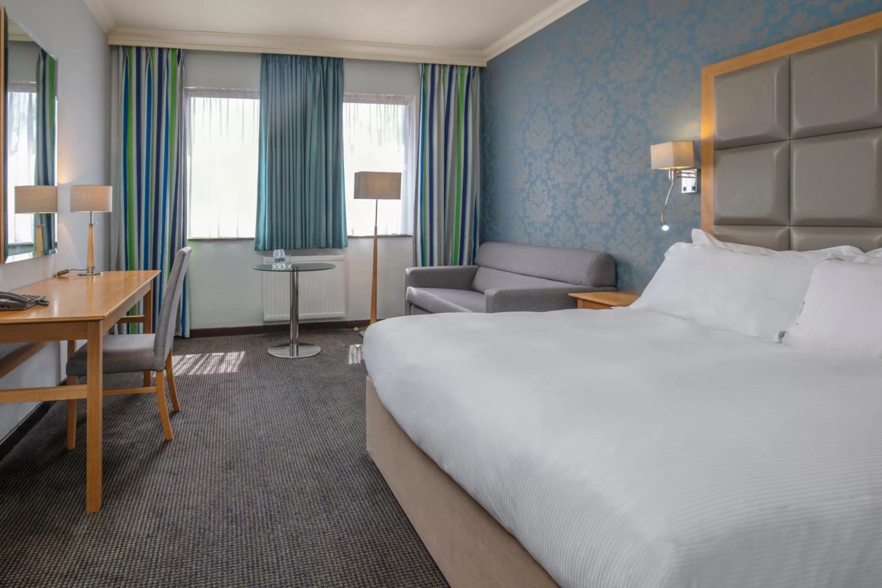 Deluxe Family Room in Stratford Manor Hotel