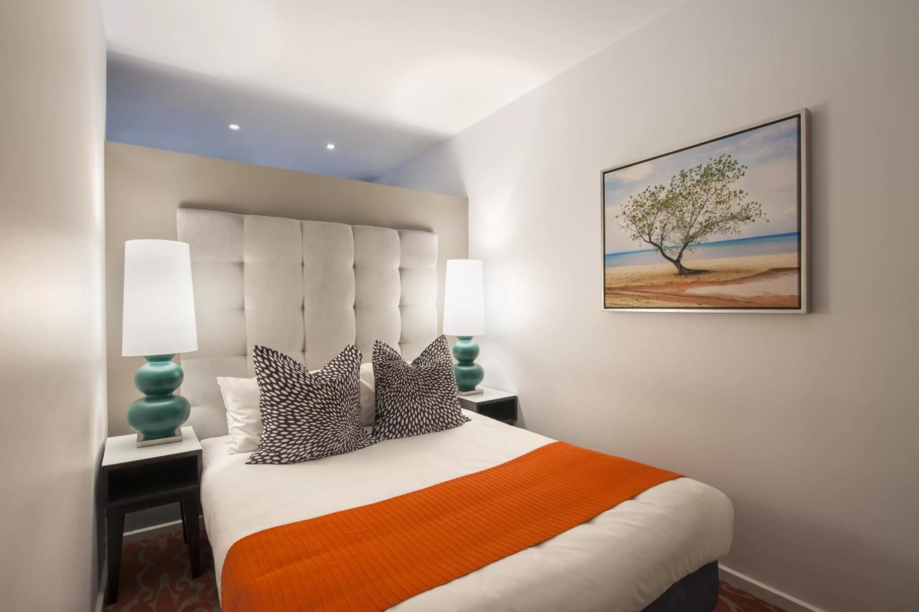 Deluxe One-Bedroom Apartment in Miller Apartments