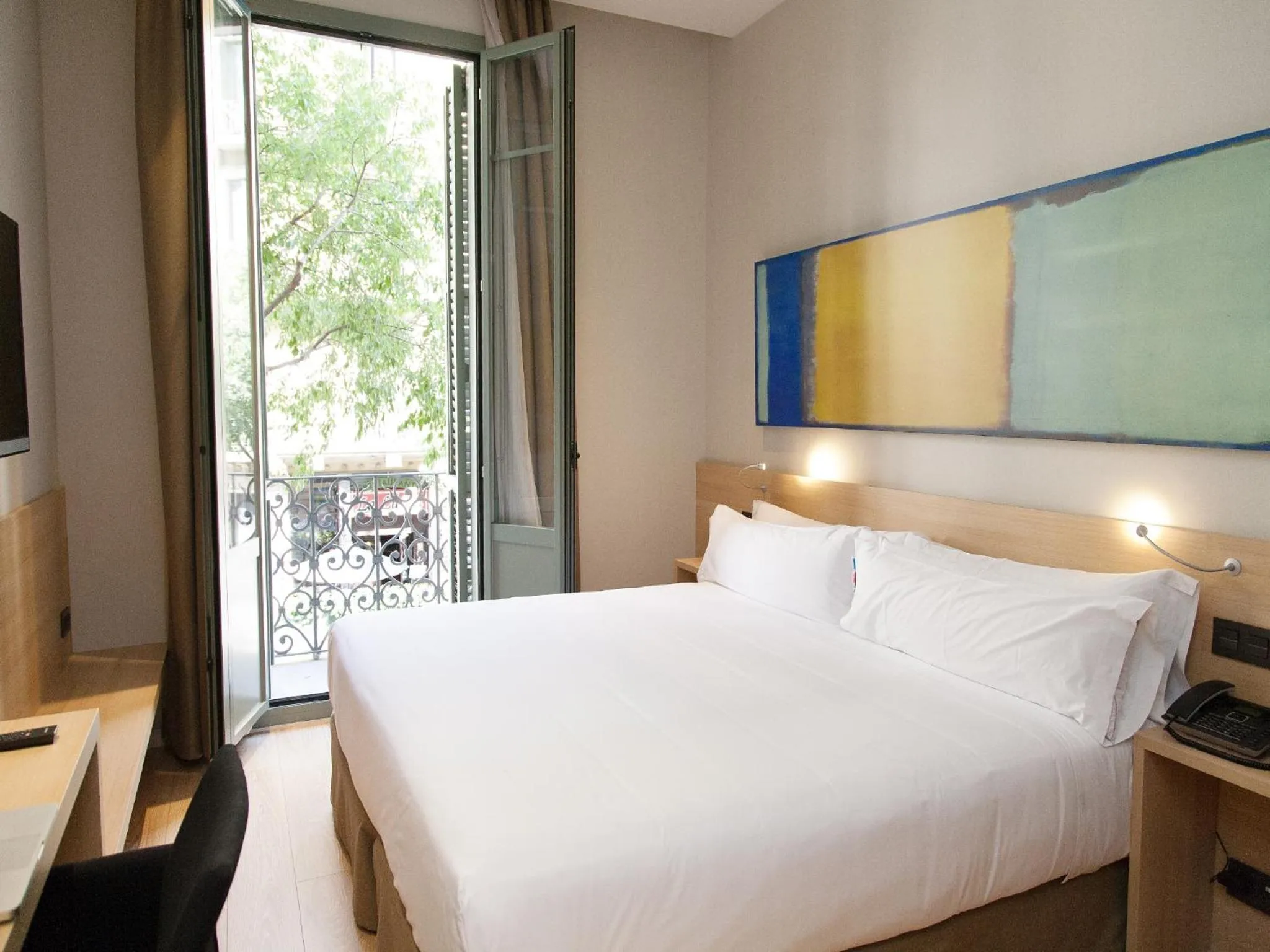 Comfort Double or Twin Room with Balcony in Hotel Àmbit Barcelona