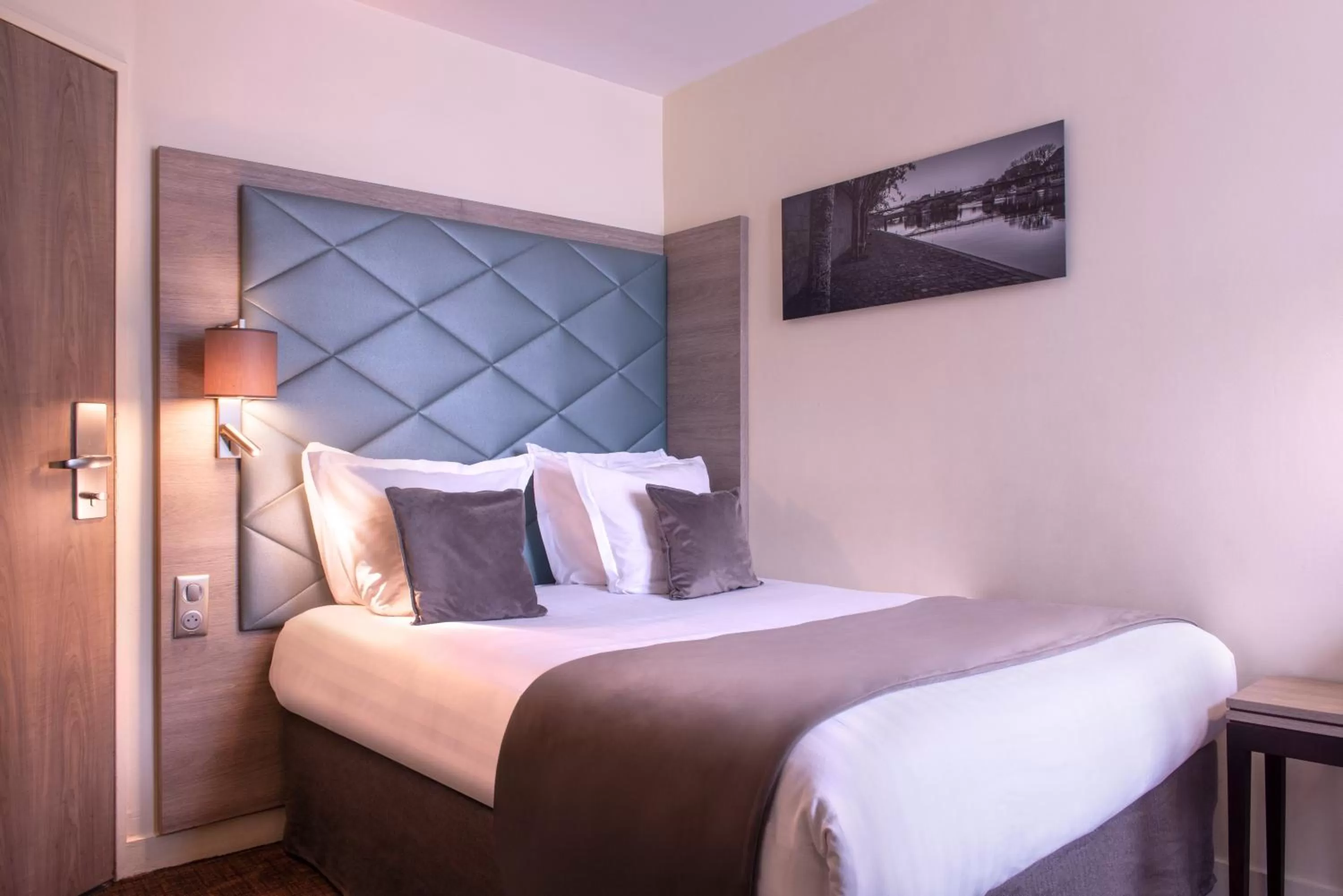 Small Double Room with Balcony in Hôtel Aston Paris