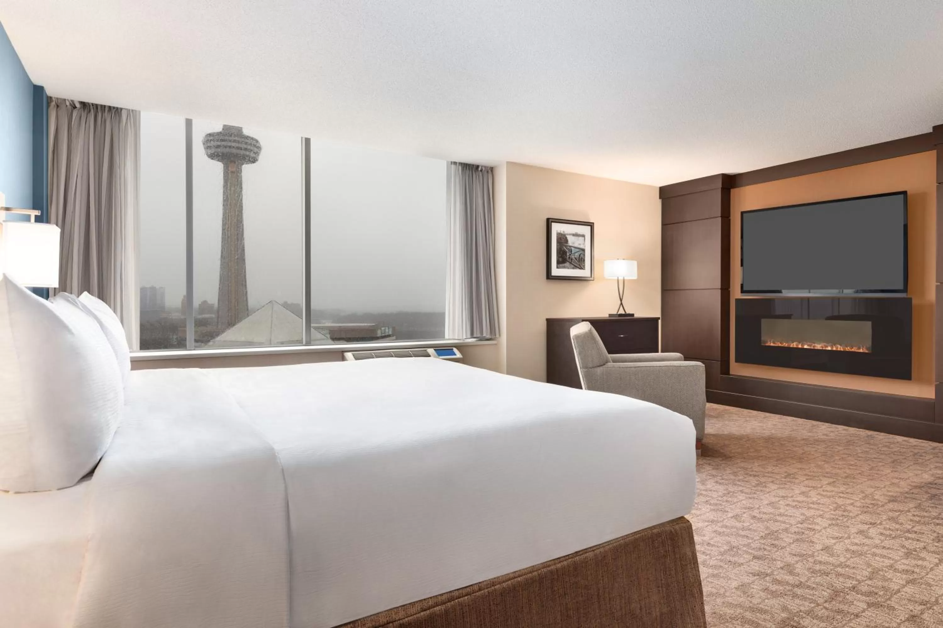 Junior Presidential Suite  in Wyndham Garden Niagara Falls Fallsview