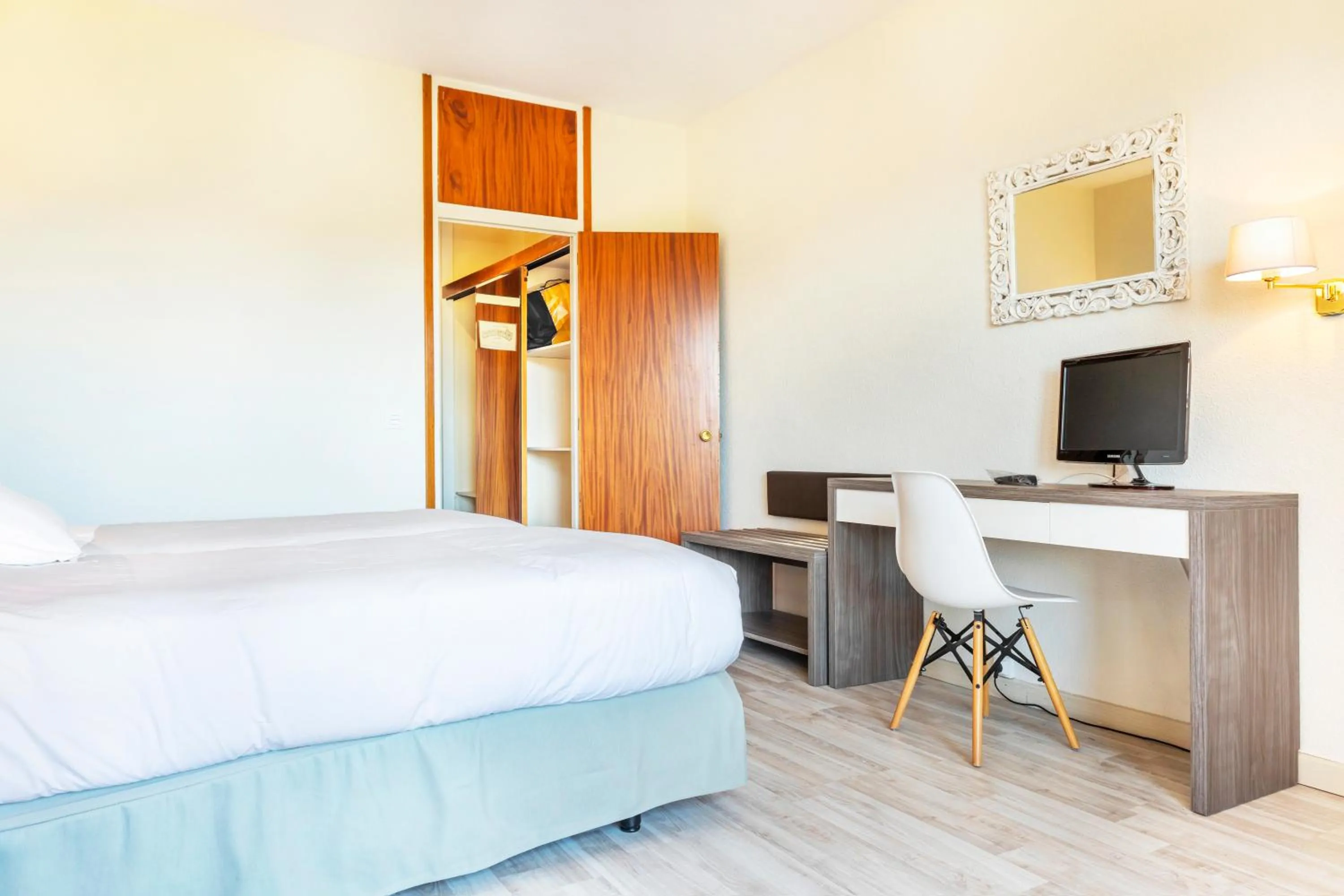 Double Room with Extra Bed in Hotel Vejo